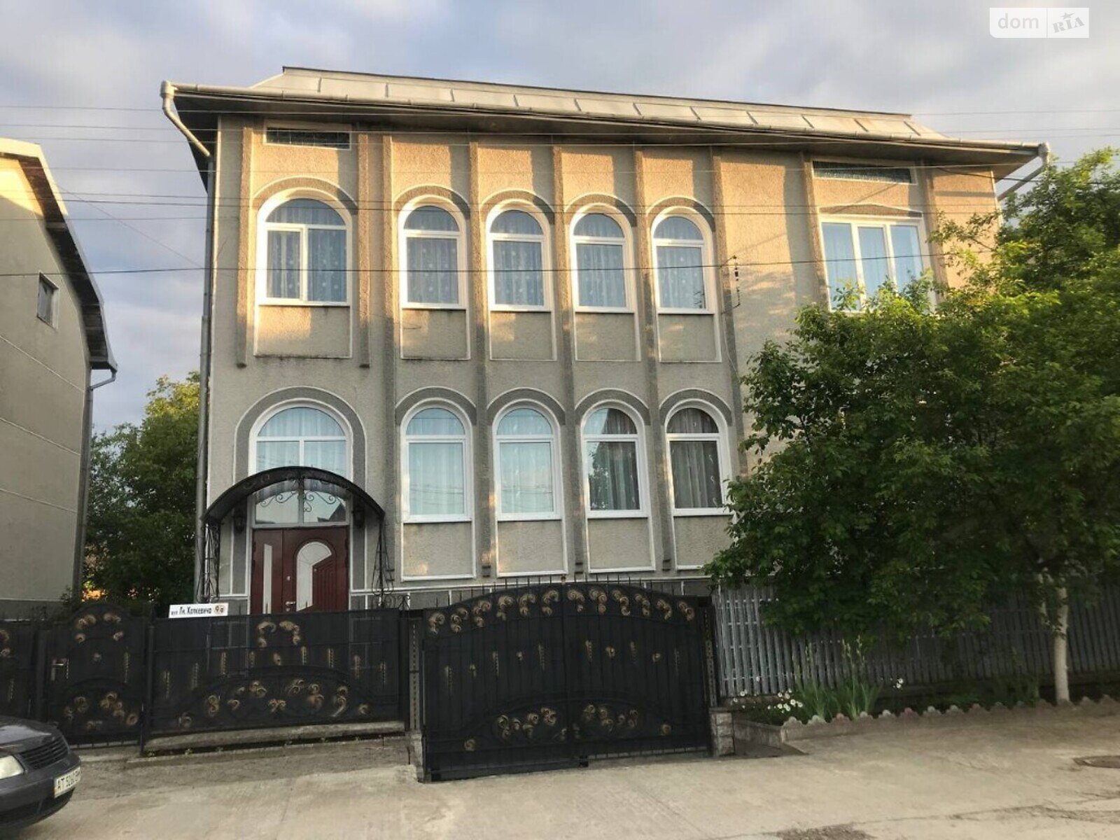 двухэтажный дом с балконом, 550 кв. м, кирпич. Продажа в Ивано-Франковске фото 1 двухэтажный дом с балконом, 550 кв. м, кирпич. Продажа в Ивано-Франковске фото 1