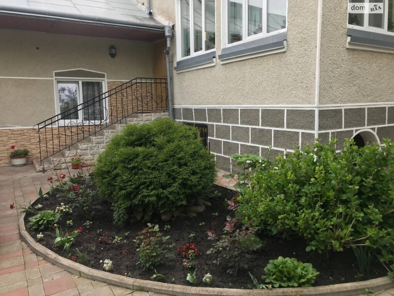 двухэтажный дом с балконом, 550 кв. м, кирпич. Продажа в Ивано-Франковске фото 1 двухэтажный дом с балконом, 550 кв. м, кирпич. Продажа в Ивано-Франковске фото 1