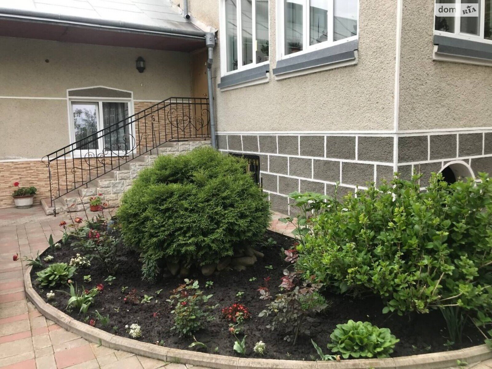 двухэтажный дом с балконом, 550 кв. м, кирпич. Продажа в Ивано-Франковске фото 1 двухэтажный дом с балконом, 550 кв. м, кирпич. Продажа в Ивано-Франковске фото 1