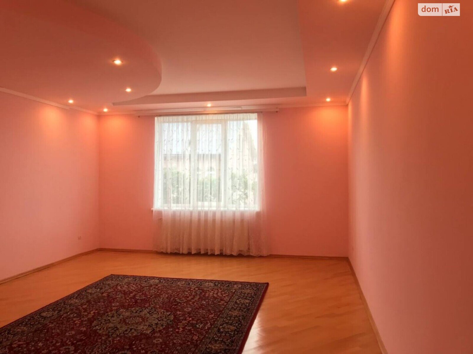 двухэтажный дом с балконом, 550 кв. м, кирпич. Продажа в Ивано-Франковске фото 1 двухэтажный дом с балконом, 550 кв. м, кирпич. Продажа в Ивано-Франковске фото 1