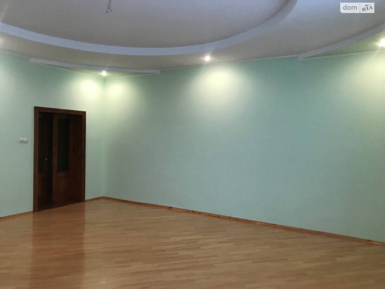 двухэтажный дом с балконом, 550 кв. м, кирпич. Продажа в Ивано-Франковске фото 1 двухэтажный дом с балконом, 550 кв. м, кирпич. Продажа в Ивано-Франковске фото 1