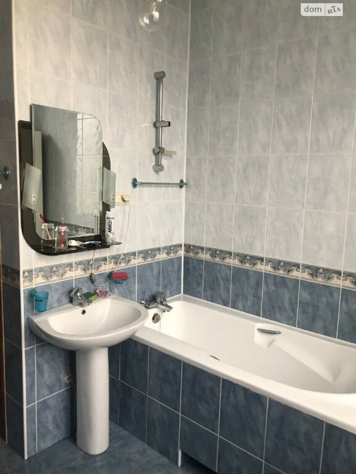 двухэтажный дом с балконом, 550 кв. м, кирпич. Продажа в Ивано-Франковске фото 1 двухэтажный дом с балконом, 550 кв. м, кирпич. Продажа в Ивано-Франковске фото 1