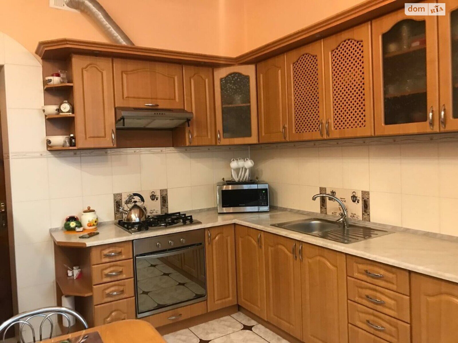 двухэтажный дом с балконом, 550 кв. м, кирпич. Продажа в Ивано-Франковске фото 1 двухэтажный дом с балконом, 550 кв. м, кирпич. Продажа в Ивано-Франковске фото 1