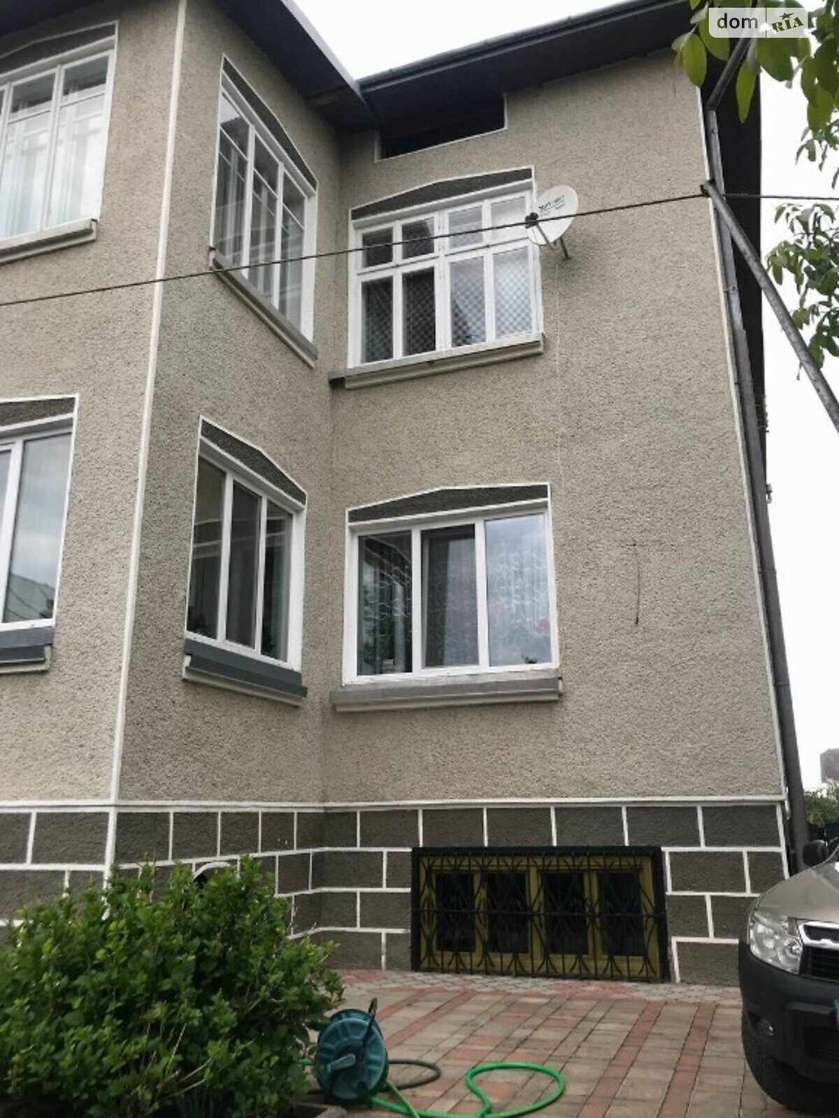 двухэтажный дом с балконом, 550 кв. м, кирпич. Продажа в Ивано-Франковске фото 1 двухэтажный дом с балконом, 550 кв. м, кирпич. Продажа в Ивано-Франковске фото 1