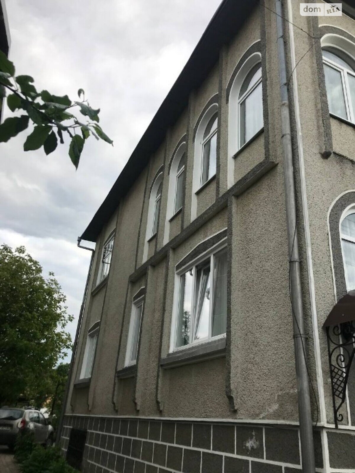 двухэтажный дом с балконом, 550 кв. м, кирпич. Продажа в Ивано-Франковске фото 1 двухэтажный дом с балконом, 550 кв. м, кирпич. Продажа в Ивано-Франковске фото 1
