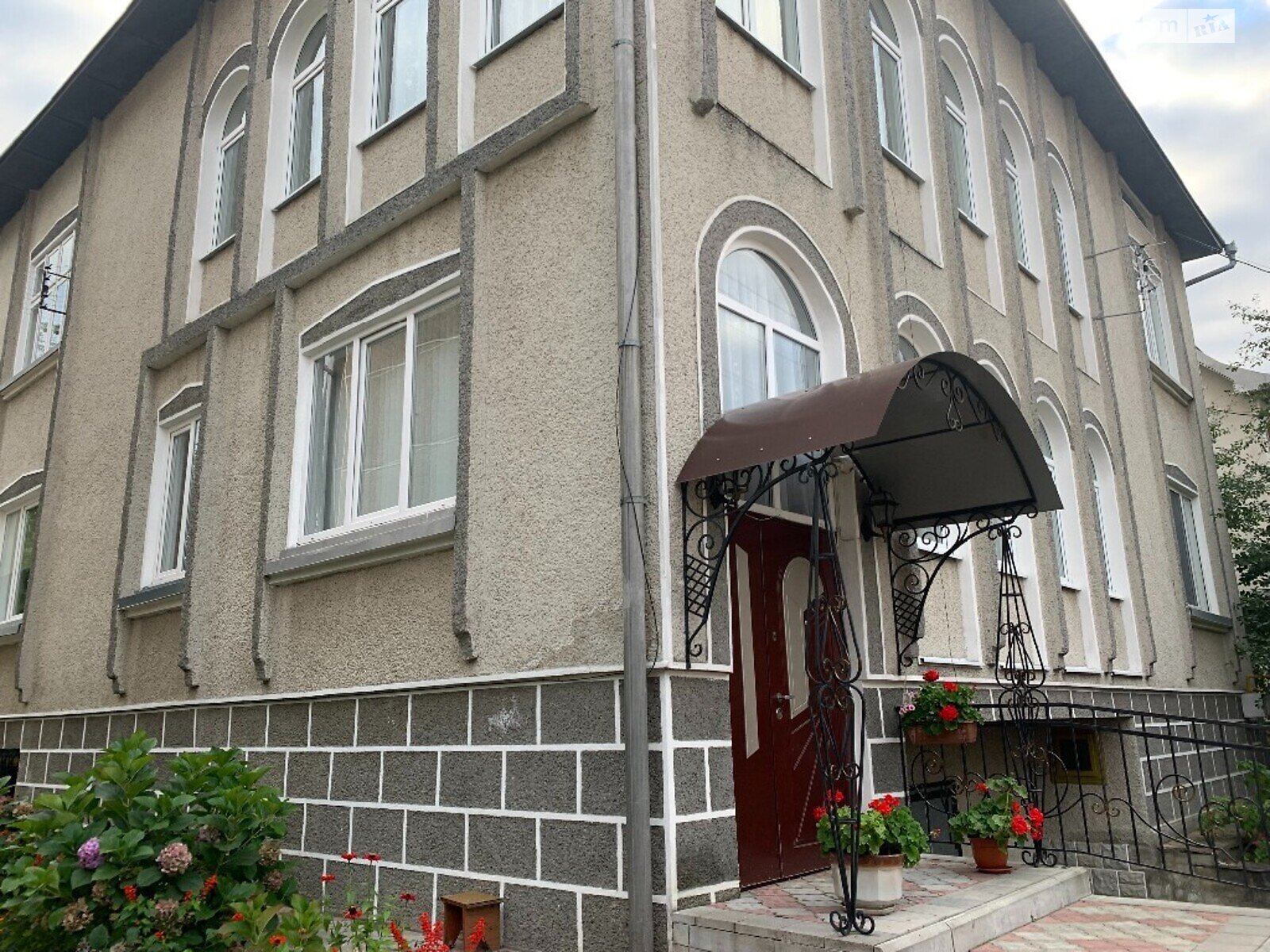 двухэтажный дом с балконом, 550 кв. м, кирпич. Продажа в Ивано-Франковске фото 1 двухэтажный дом с балконом, 550 кв. м, кирпич. Продажа в Ивано-Франковске фото 1