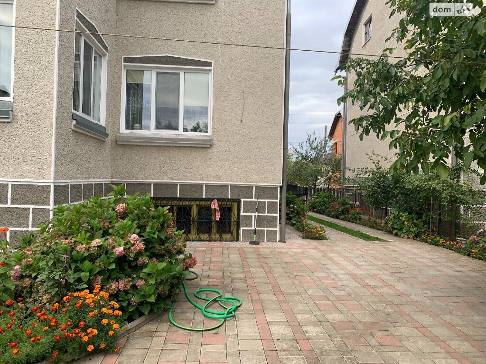 двухэтажный дом с балконом, 550 кв. м, кирпич. Продажа в Ивано-Франковске фото 1 двухэтажный дом с балконом, 550 кв. м, кирпич. Продажа в Ивано-Франковске фото 1