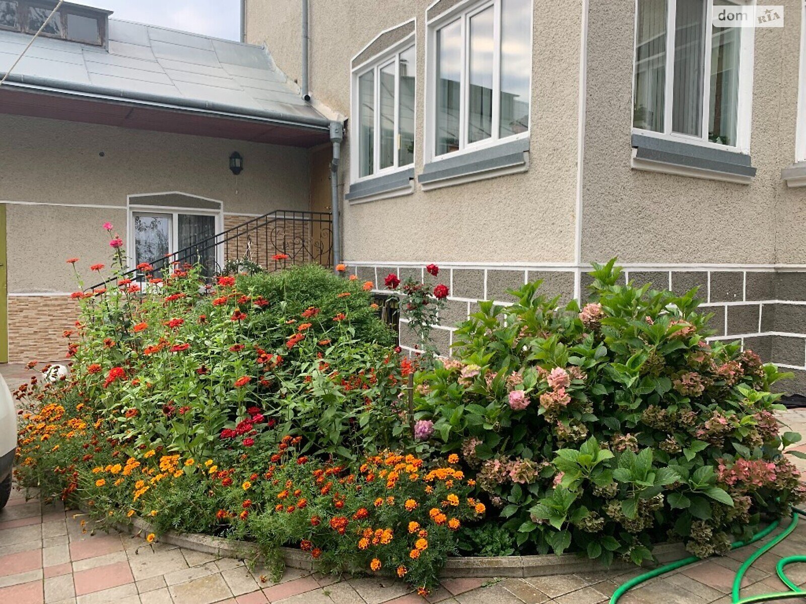 двухэтажный дом с балконом, 550 кв. м, кирпич. Продажа в Ивано-Франковске фото 1 двухэтажный дом с балконом, 550 кв. м, кирпич. Продажа в Ивано-Франковске фото 1
