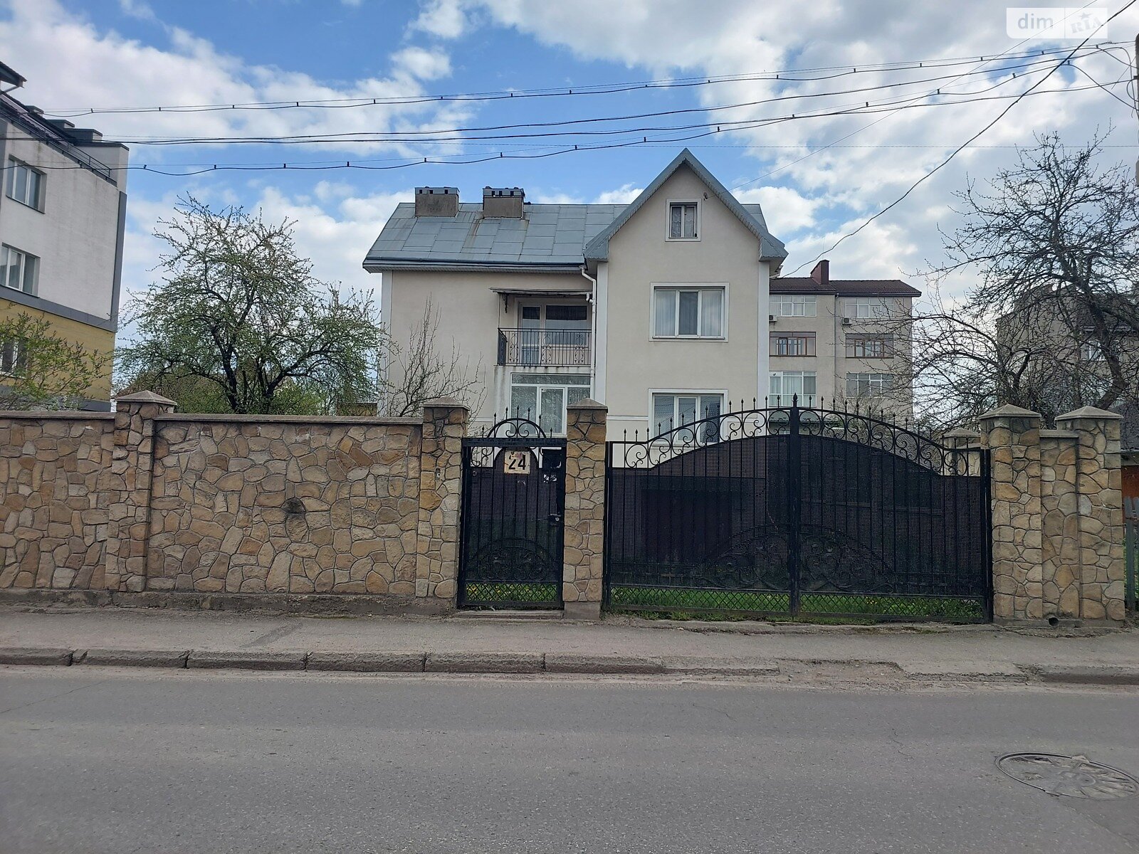 двухэтажный дом с мансардой, 250 кв. м, кирпич. Продажа в Ивано-Франковске район Горка фото 1 двухэтажный дом с мансардой, 250 кв. м, кирпич. Продажа в Ивано-Франковске район Горка фото 1