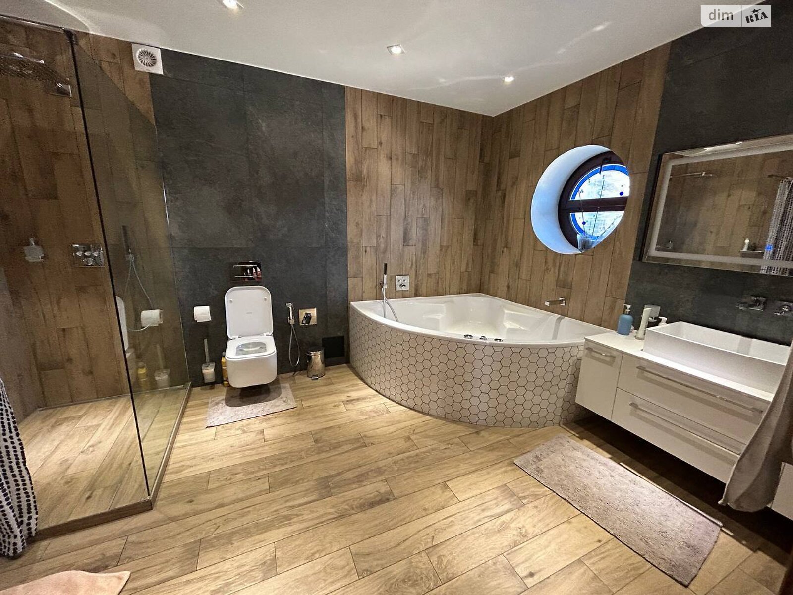 триповерховий будинок з гаражем, 501 кв. м, цегла. Продаж в Івано-Франківську, район Опришівці фото 1 триповерховий будинок з гаражем, 501 кв. м, цегла. Продаж в Івано-Франківську, район Опришівці фото 1