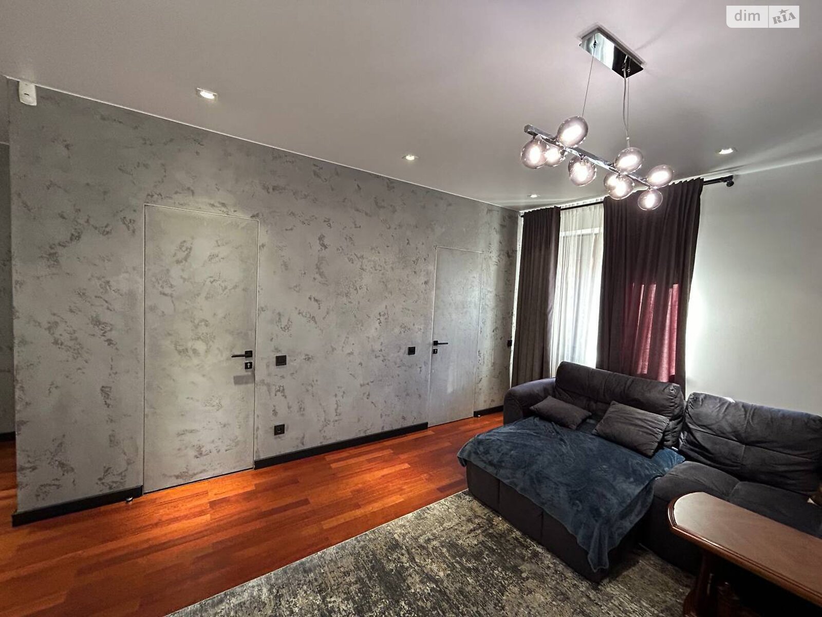 триповерховий будинок з гаражем, 501 кв. м, цегла. Продаж в Івано-Франківську, район Опришівці фото 1 триповерховий будинок з гаражем, 501 кв. м, цегла. Продаж в Івано-Франківську, район Опришівці фото 1