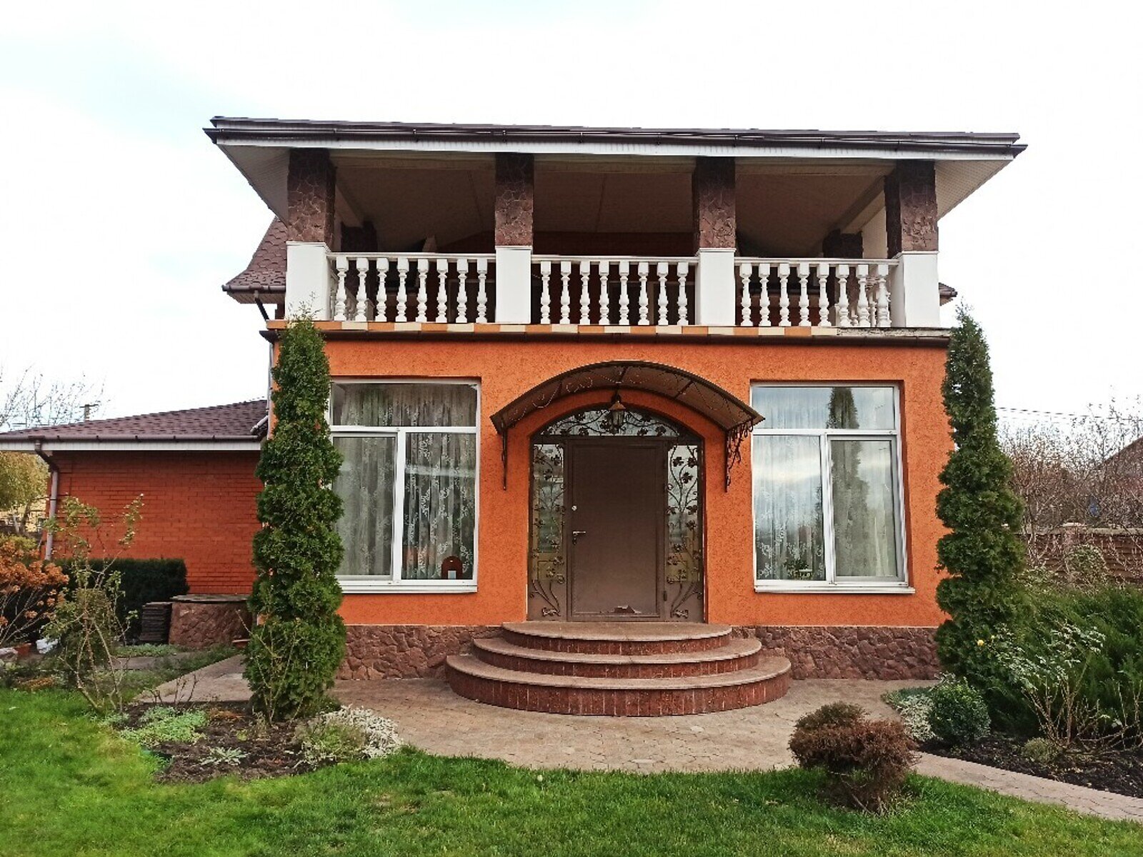 двухэтажный дом с ремонтом, 180 кв. м, кирпич. Продажа в Глубочице фото 1