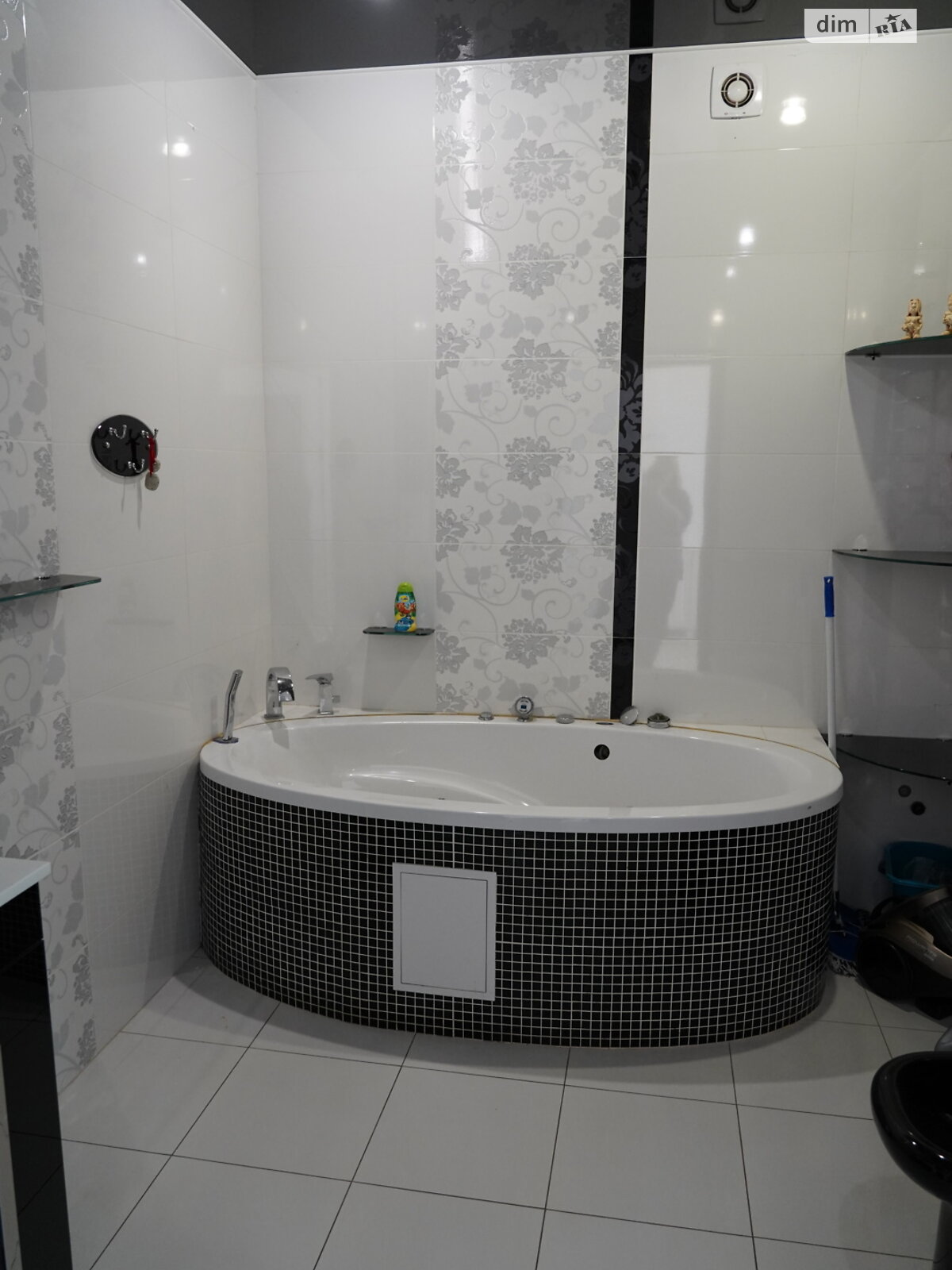 двухэтажный дом с балконом, 260.9 кв. м, кирпич. Продажа в Тетеревке фото 1