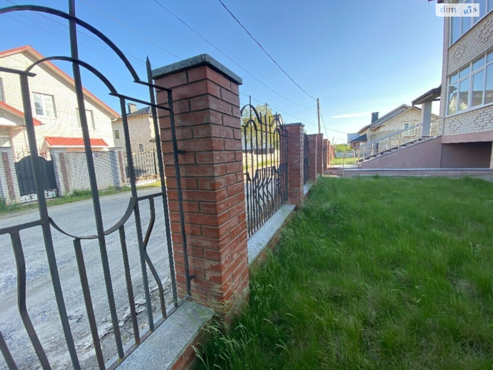 трехэтажный дом с верандой, 480 кв. м, кирпич. Продажа в Житомире фото 1 трехэтажный дом с верандой, 480 кв. м, кирпич. Продажа в Житомире фото 1