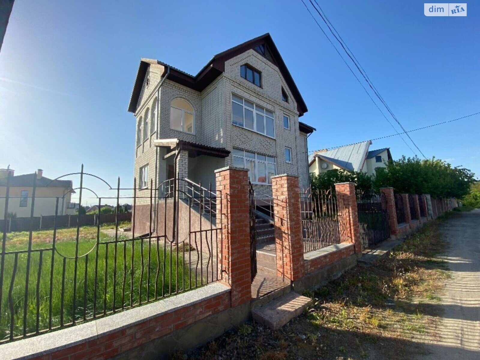 трехэтажный дом с верандой, 480 кв. м, кирпич. Продажа в Житомире фото 1 трехэтажный дом с верандой, 480 кв. м, кирпич. Продажа в Житомире фото 1