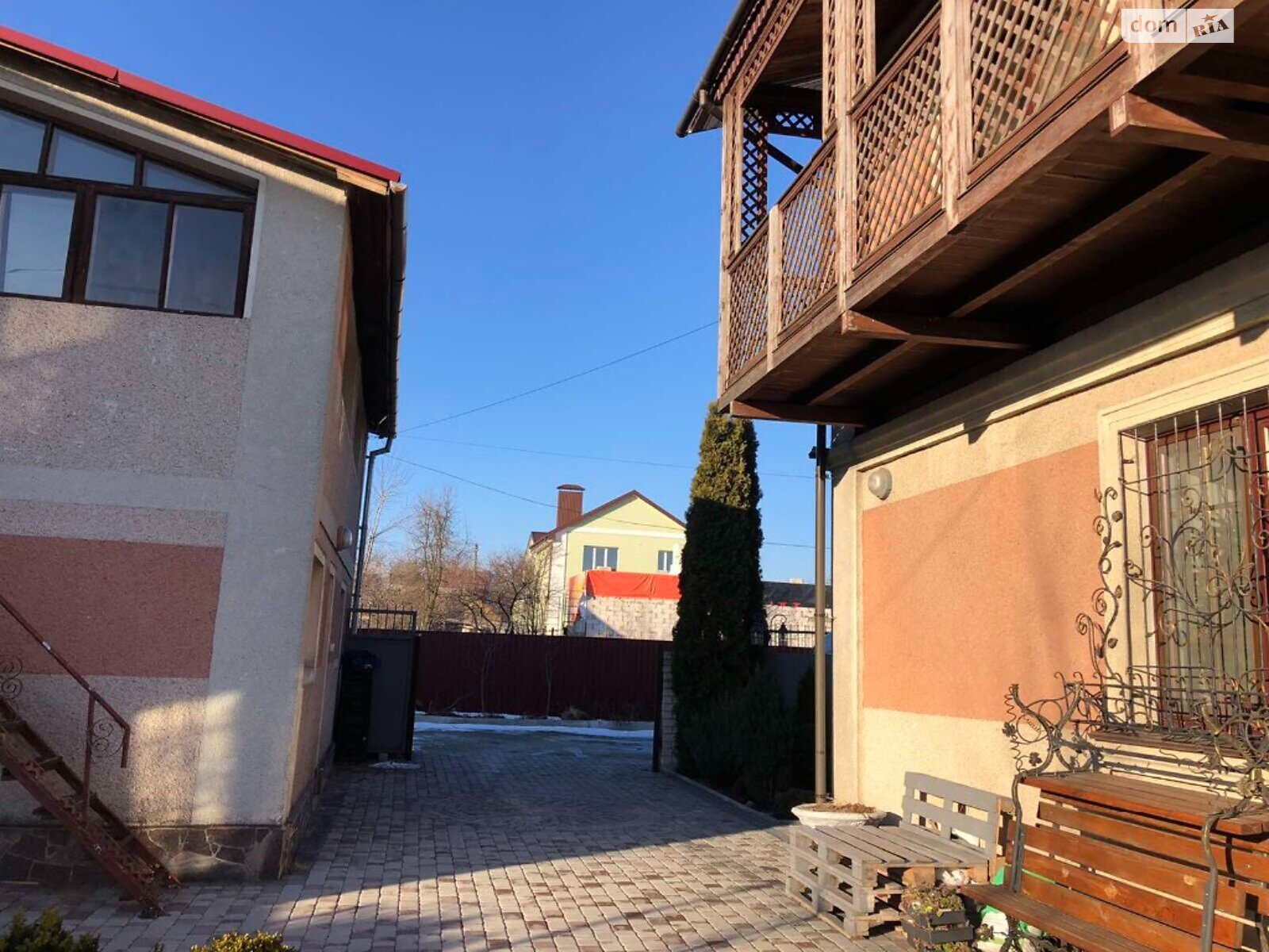 трехэтажный дом, 294 кв. м, кирпич. Продажа в Житомире район Центр фото 1 трехэтажный дом, 294 кв. м, кирпич. Продажа в Житомире район Центр фото 1