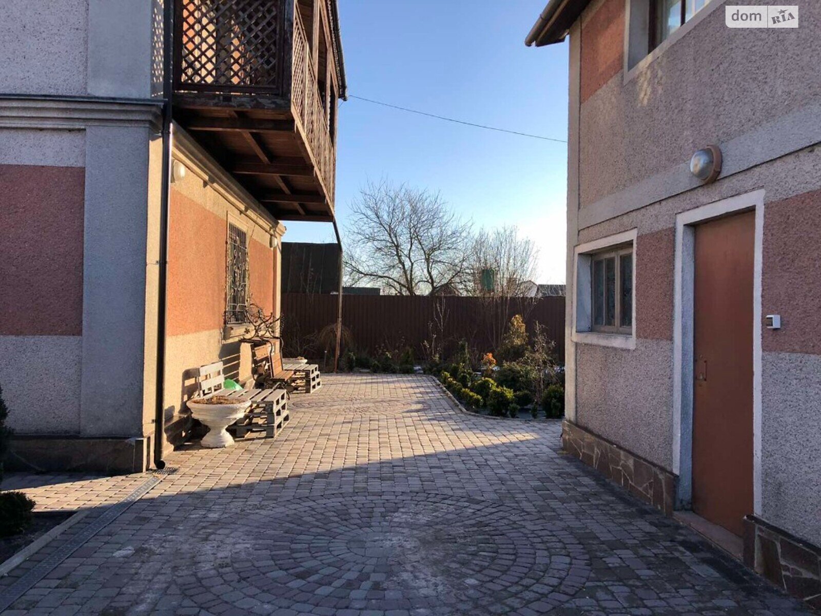 трехэтажный дом, 294 кв. м, кирпич. Продажа в Житомире район Центр фото 1 трехэтажный дом, 294 кв. м, кирпич. Продажа в Житомире район Центр фото 1