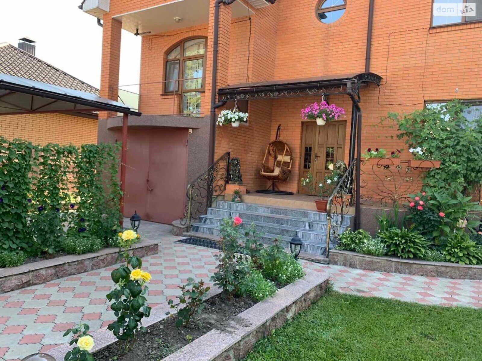 двоповерховий будинок з балконом, 328 кв. м, піноблок. Продаж у Зарічанах фото 1