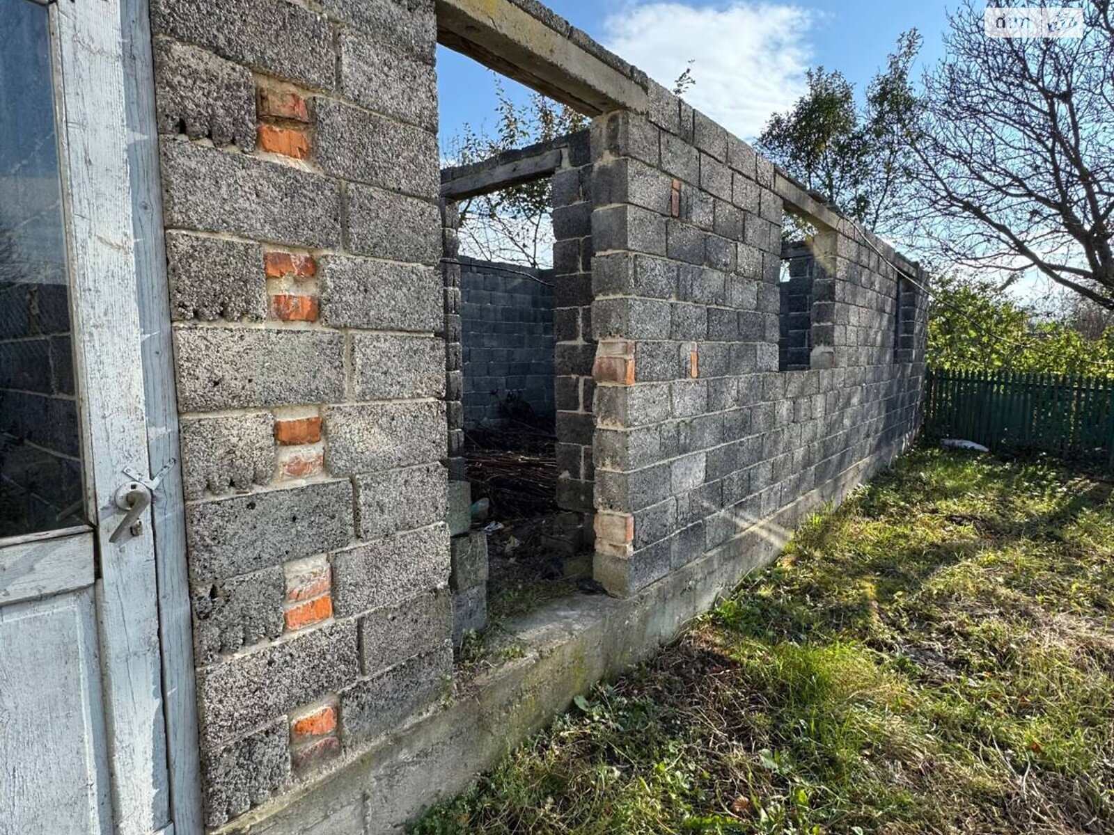 одноэтажный дом с гаражом, 70 кв. м, кирпич. Продажа в Живачове фото 1