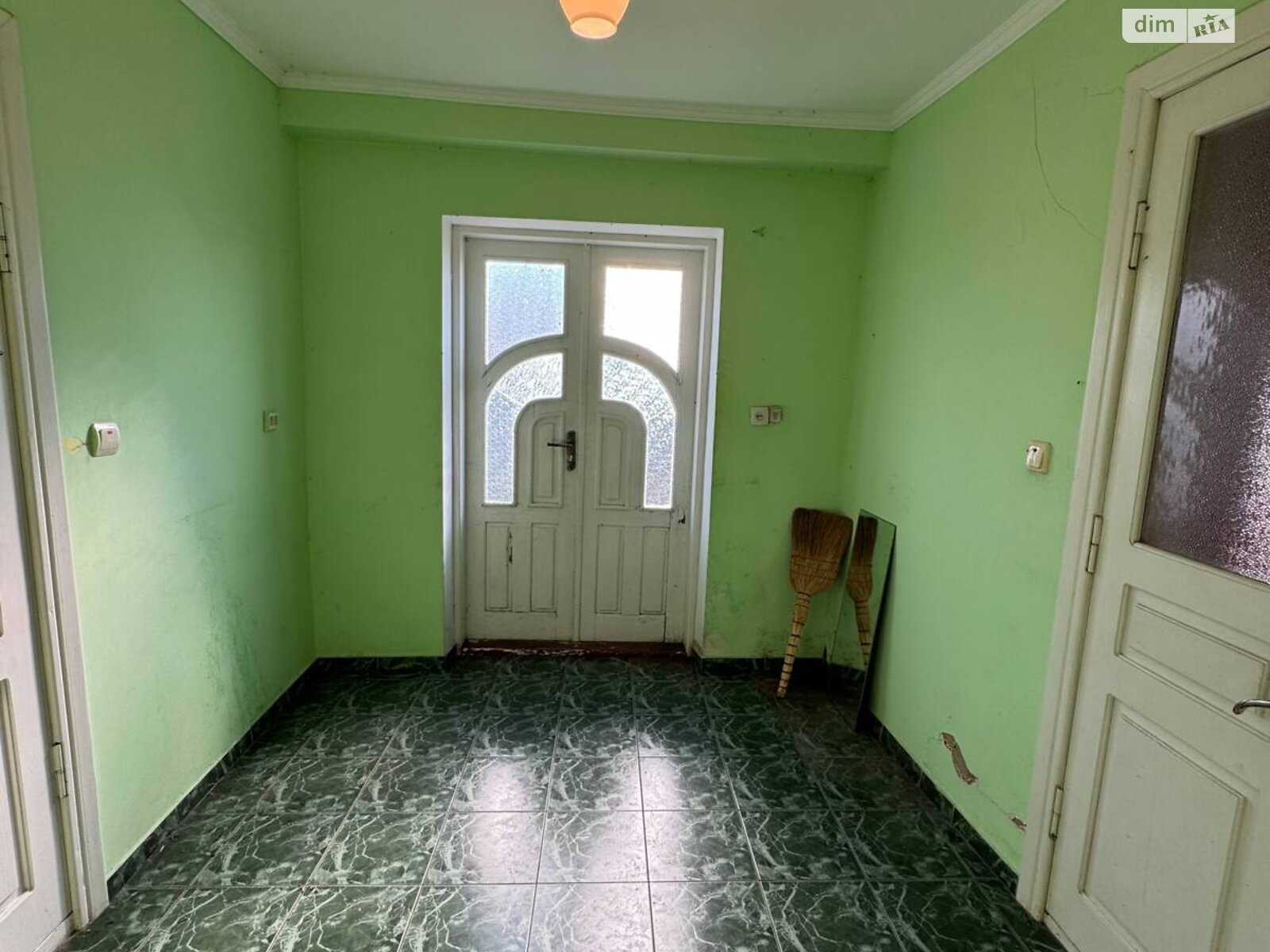 одноэтажный дом с гаражом, 70 кв. м, кирпич. Продажа в Живачове фото 1