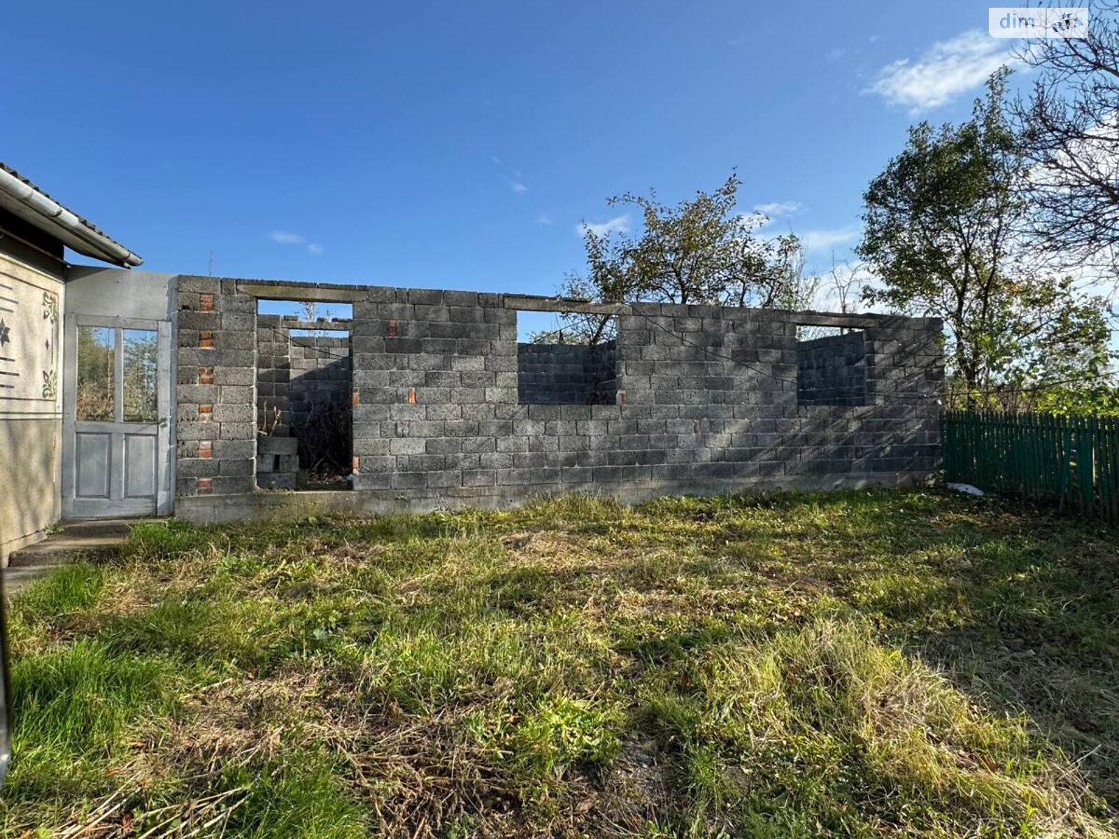 одноэтажный дом с гаражом, 70 кв. м, кирпич. Продажа в Живачове фото 1