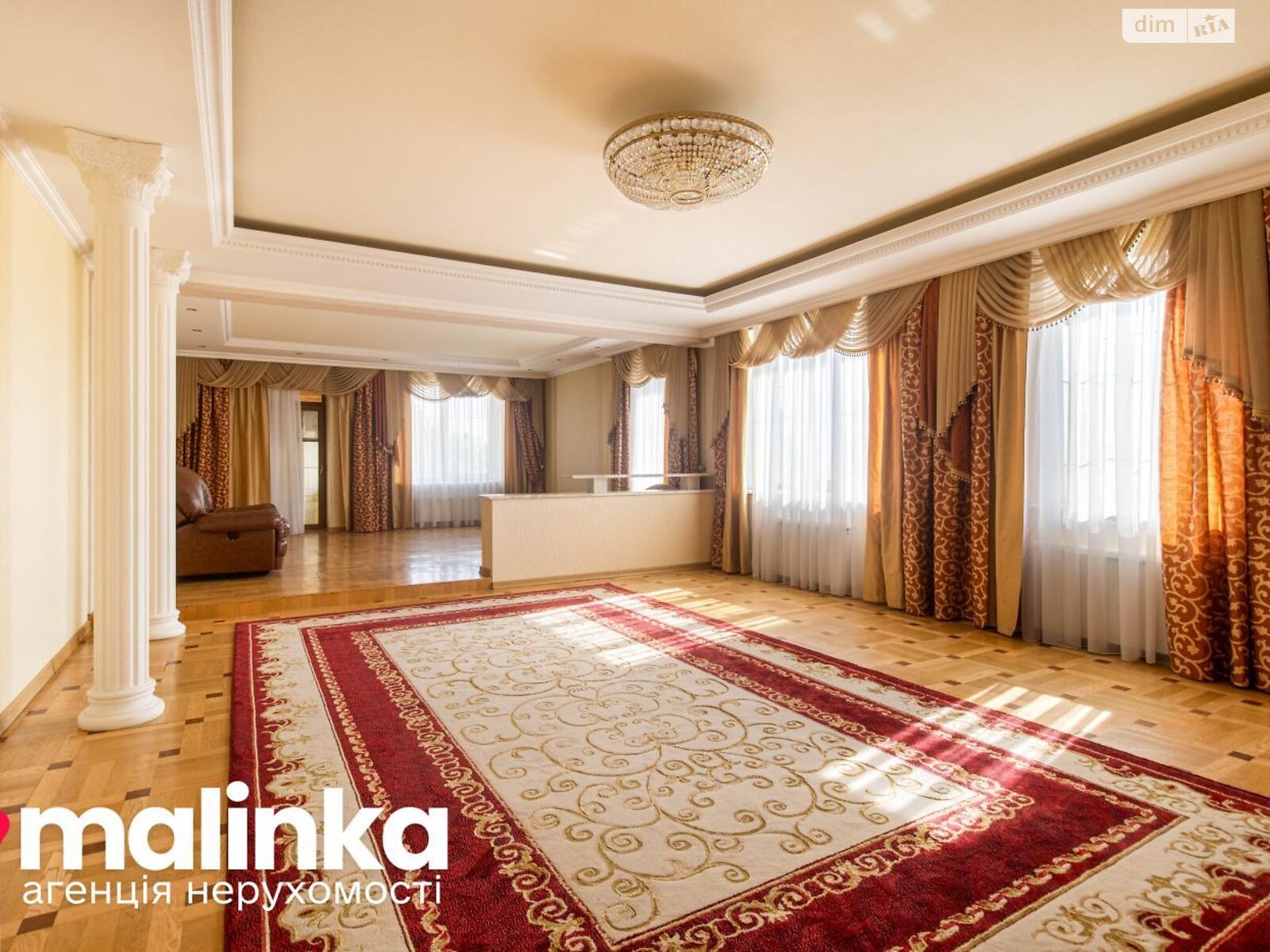 трехэтажный дом, 1055 кв. м, кирпич. Продажа в Жовкве район Жолква фото 1