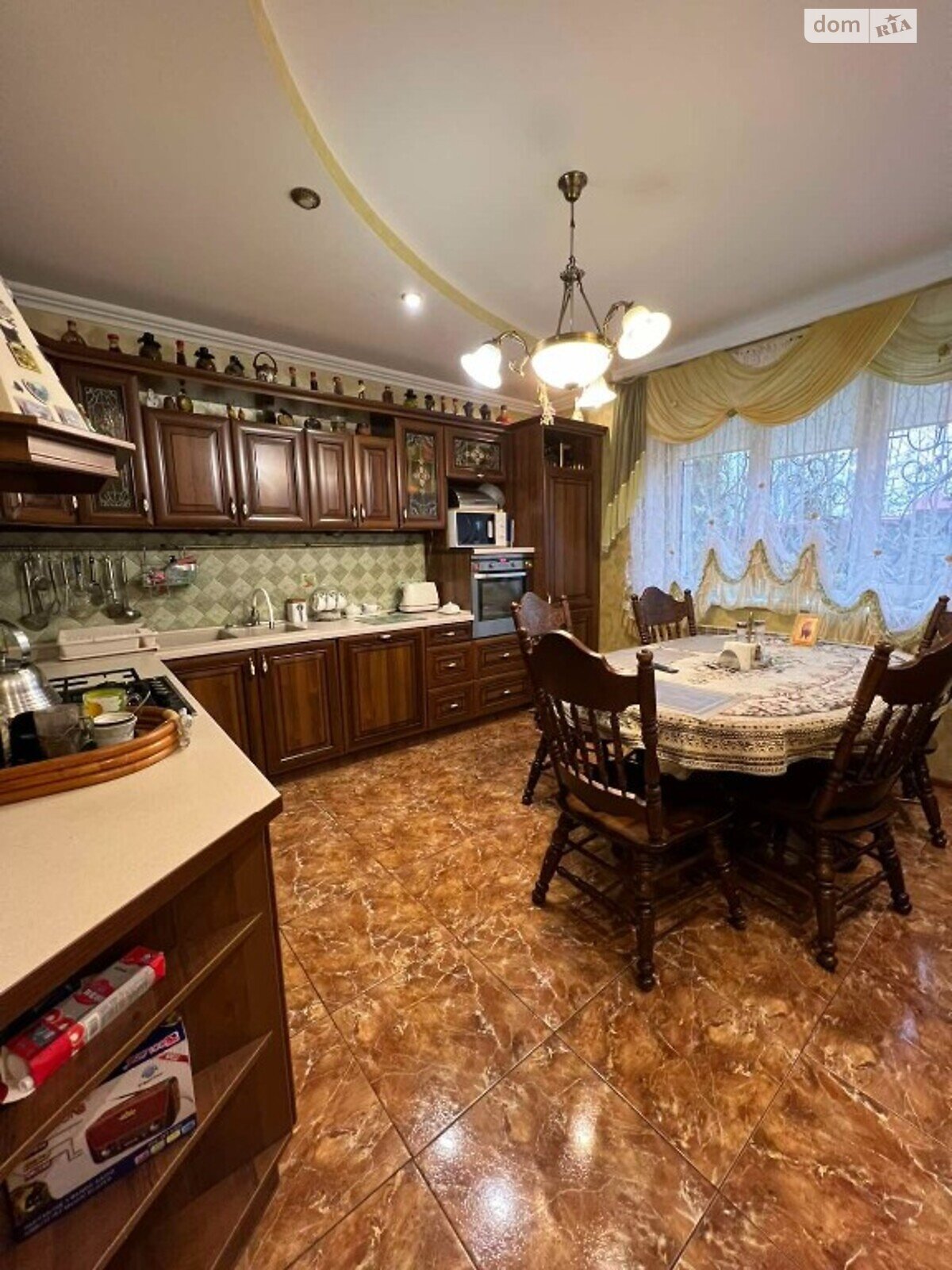 трехэтажный дом с ремонтом, 250 кв. м, кирпич. Продажа в Куликове фото 1