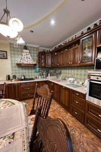 трехэтажный дом с ремонтом, 250 кв. м, кирпич. Продажа в Куликове фото 2