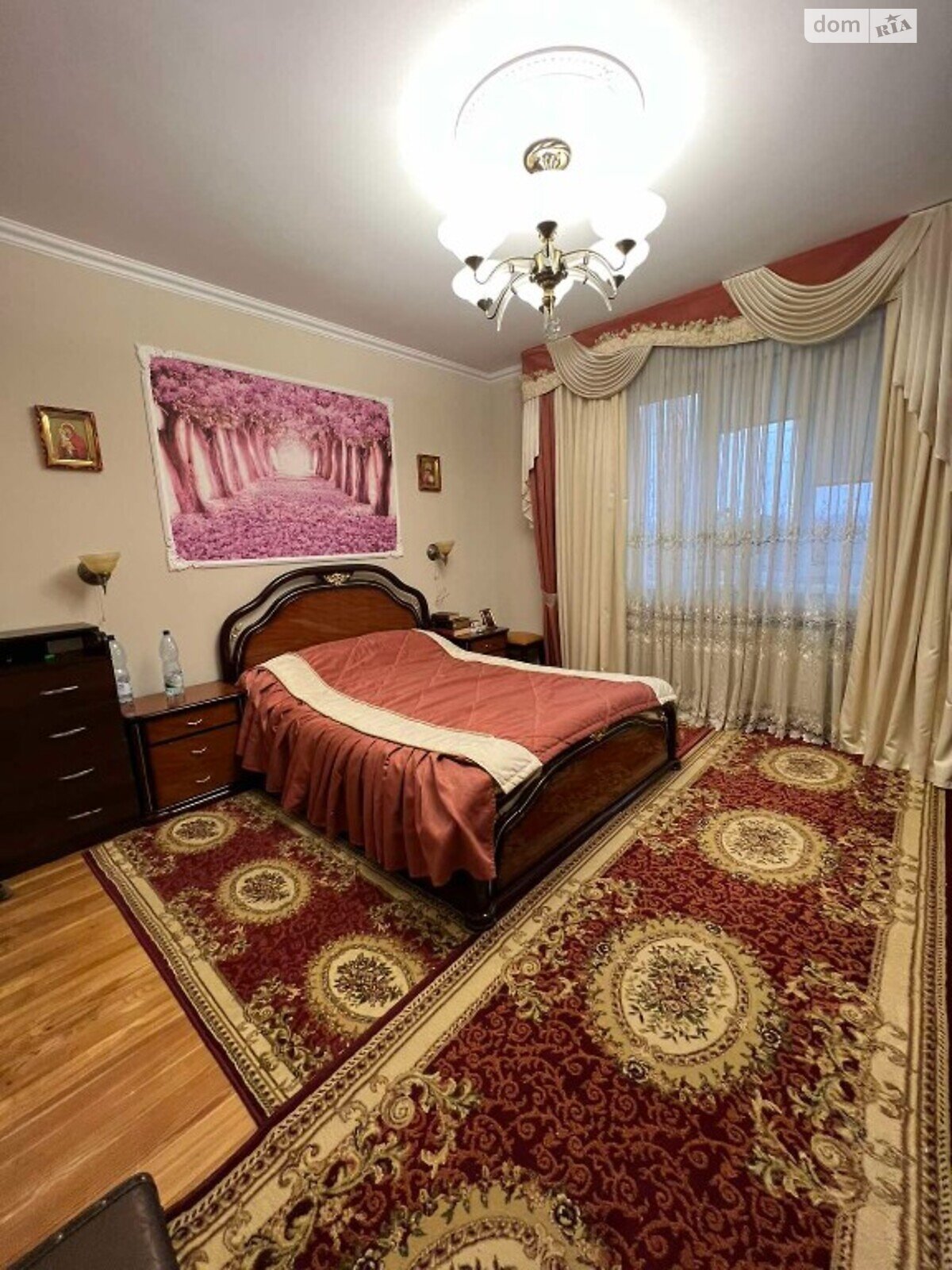 трехэтажный дом с ремонтом, 250 кв. м, кирпич. Продажа в Куликове фото 1