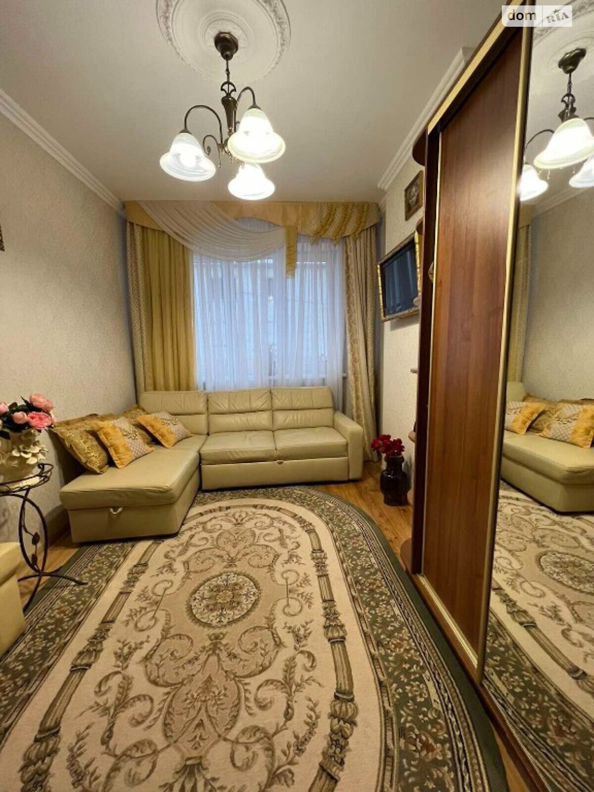 трехэтажный дом с ремонтом, 250 кв. м, кирпич. Продажа в Куликове фото 1