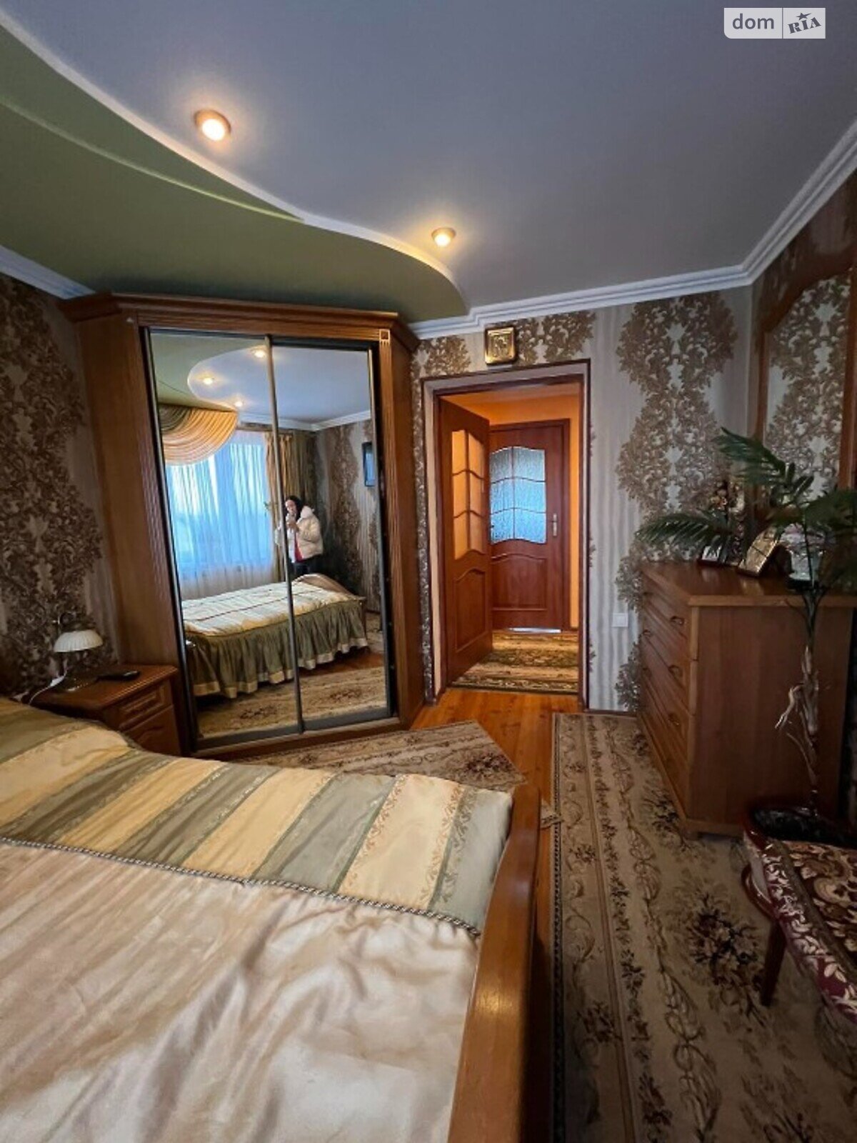 трехэтажный дом с ремонтом, 250 кв. м, кирпич. Продажа в Куликове фото 1