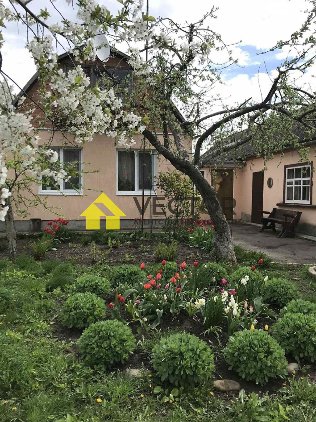 одноэтажный дом с гаражом, 94.3 кв. м, кирпич. Продажа в Жуках фото 1 одноэтажный дом с гаражом, 94.3 кв. м, кирпич. Продажа в Жуках фото 1