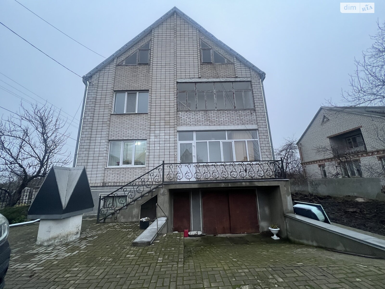 трехэтажный дом с гаражом, 180 кв. м, кирпич. Продажа в Калиновке район Калиновка фото 1 трехэтажный дом с гаражом, 180 кв. м, кирпич. Продажа в Калиновке район Калиновка фото 1