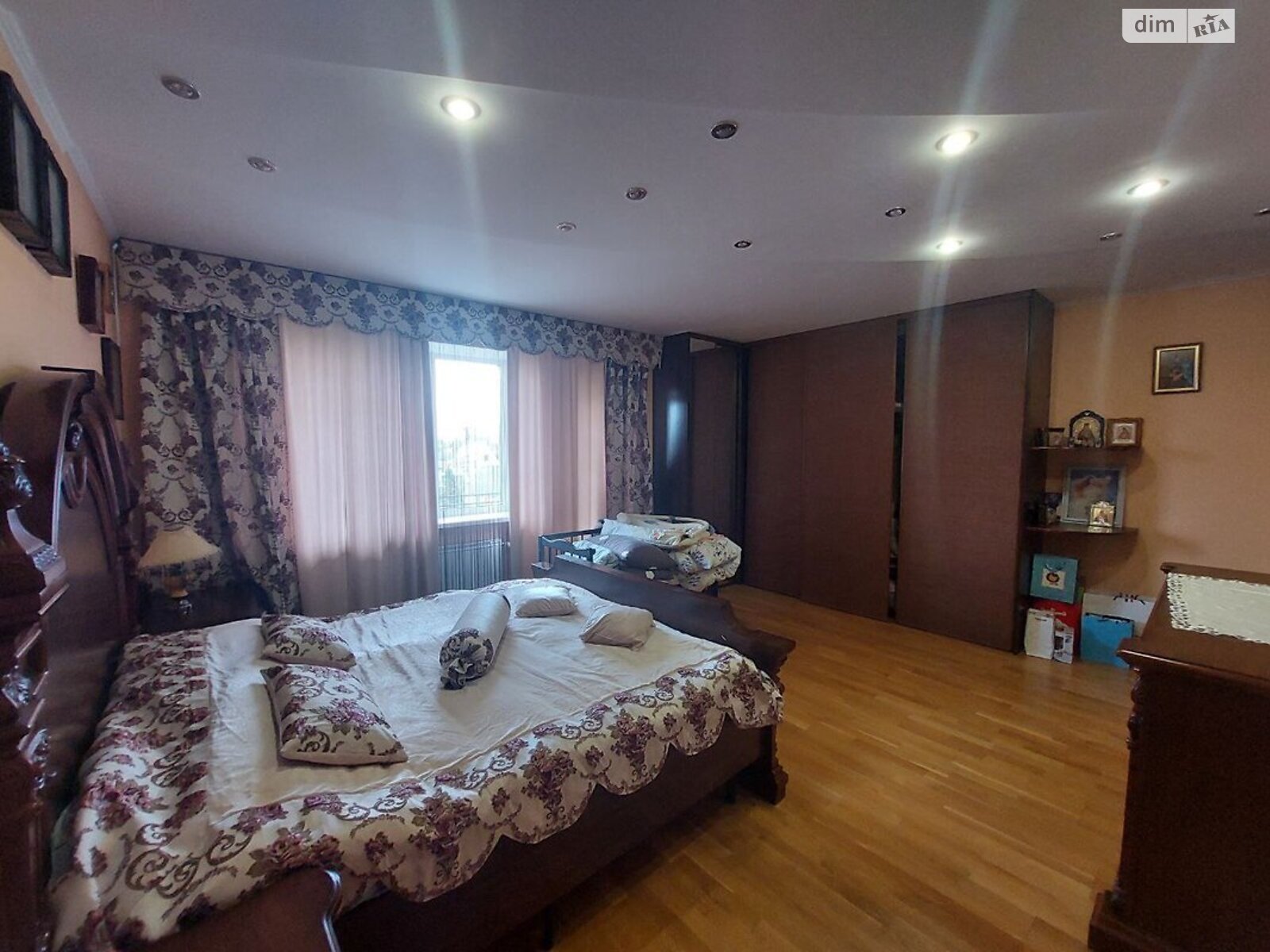 трехэтажный дом, 270 кв. м, кирпич. Продажа в Калиновке фото 1