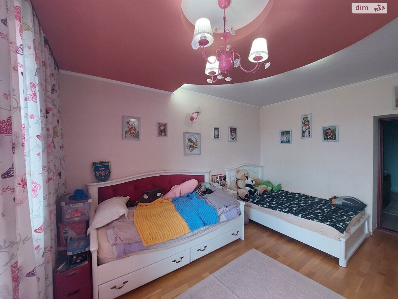 трехэтажный дом, 270 кв. м, кирпич. Продажа в Калиновке фото 1