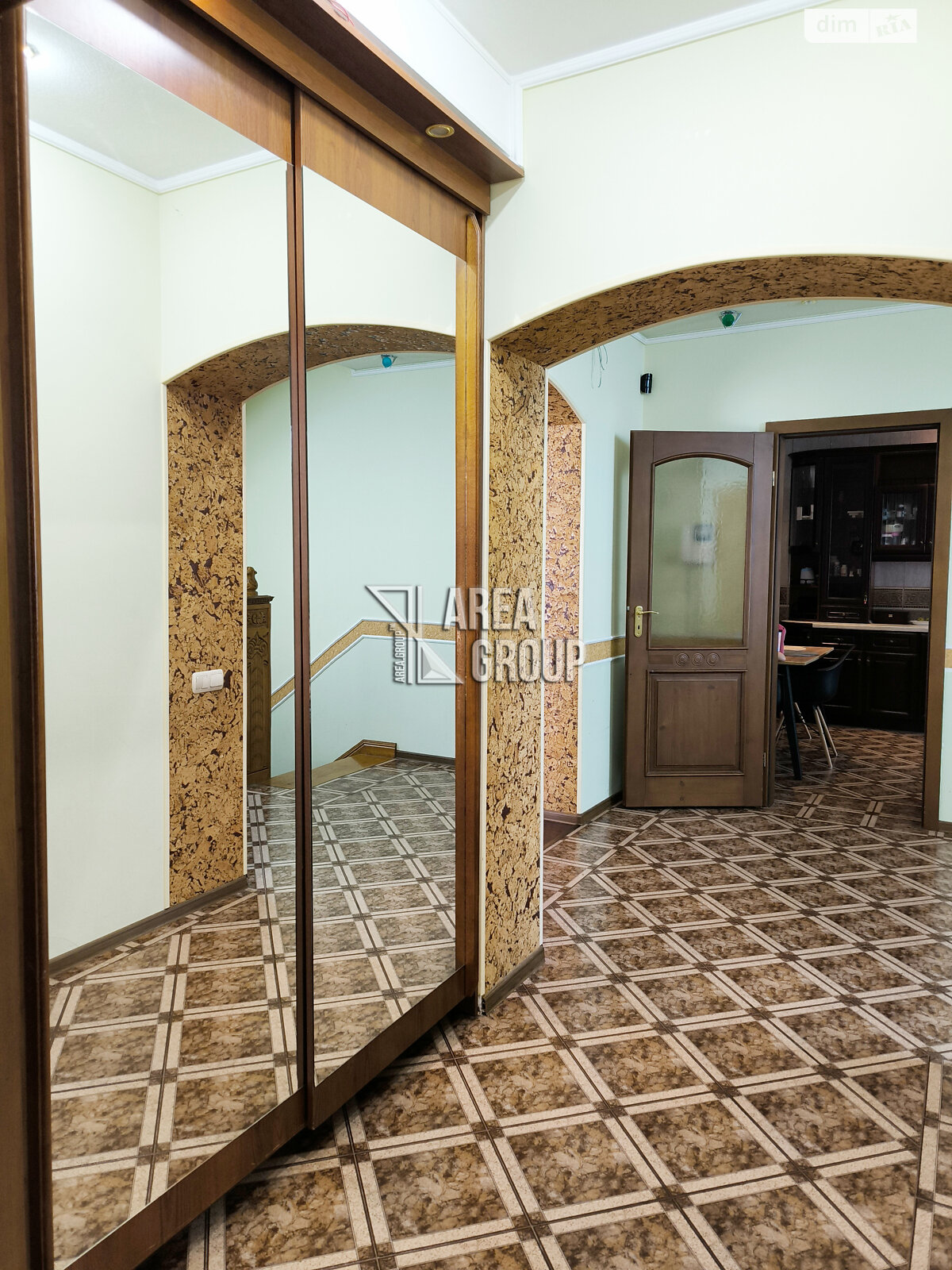 трехэтажный дом с балконом, 299 кв. м, кирпич. Продажа в Каменце-Подольском район Билановка фото 1