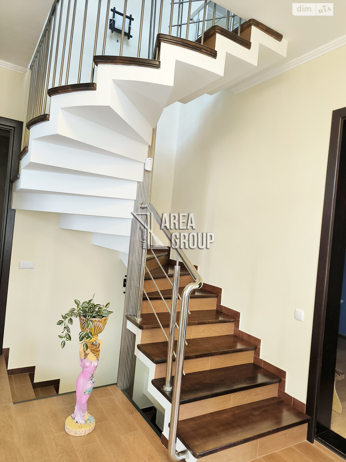 трехэтажный дом с балконом, 299 кв. м, кирпич. Продажа в Каменце-Подольском район Билановка фото 1