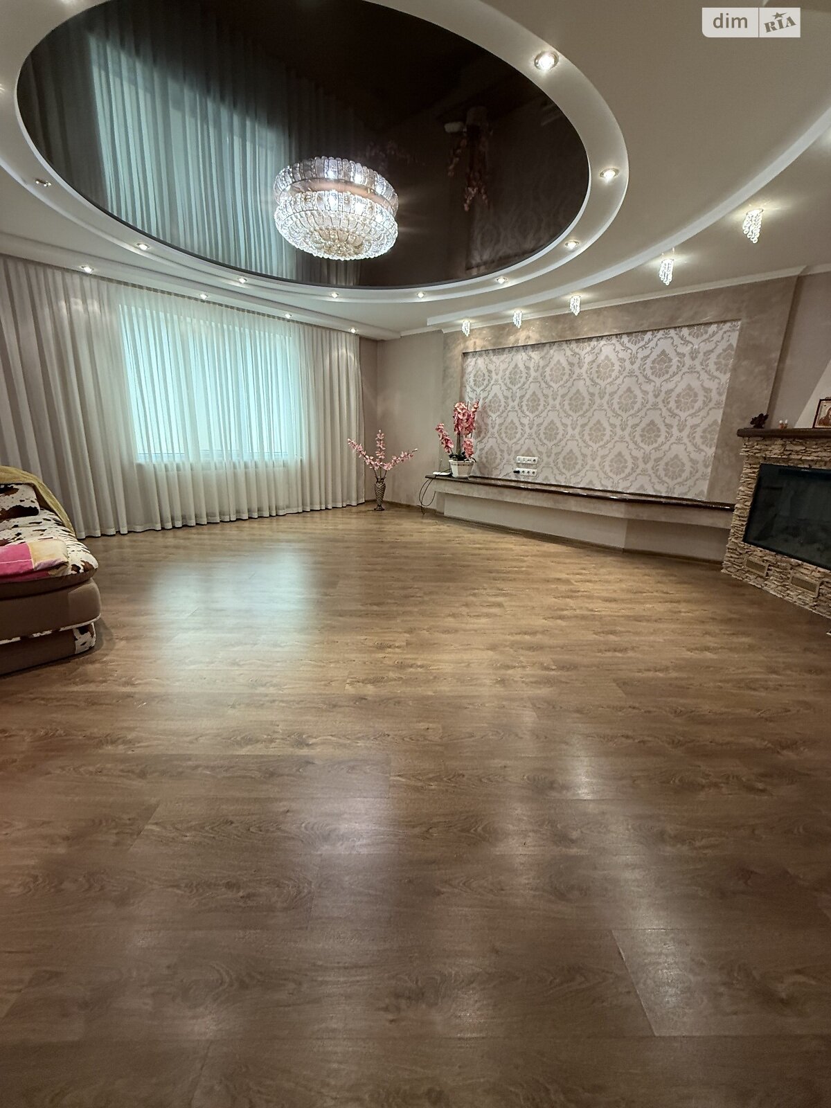 трехэтажный дом, 380 кв. м, кирпич. Продажа в Капустине фото 1 трехэтажный дом, 380 кв. м, кирпич. Продажа в Капустине фото 1