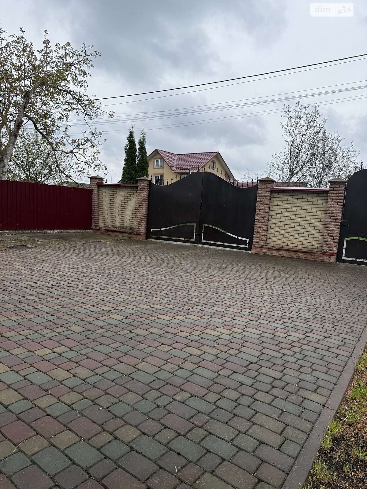 трехэтажный дом, 380 кв. м, кирпич. Продажа в Капустине фото 1 трехэтажный дом, 380 кв. м, кирпич. Продажа в Капустине фото 1