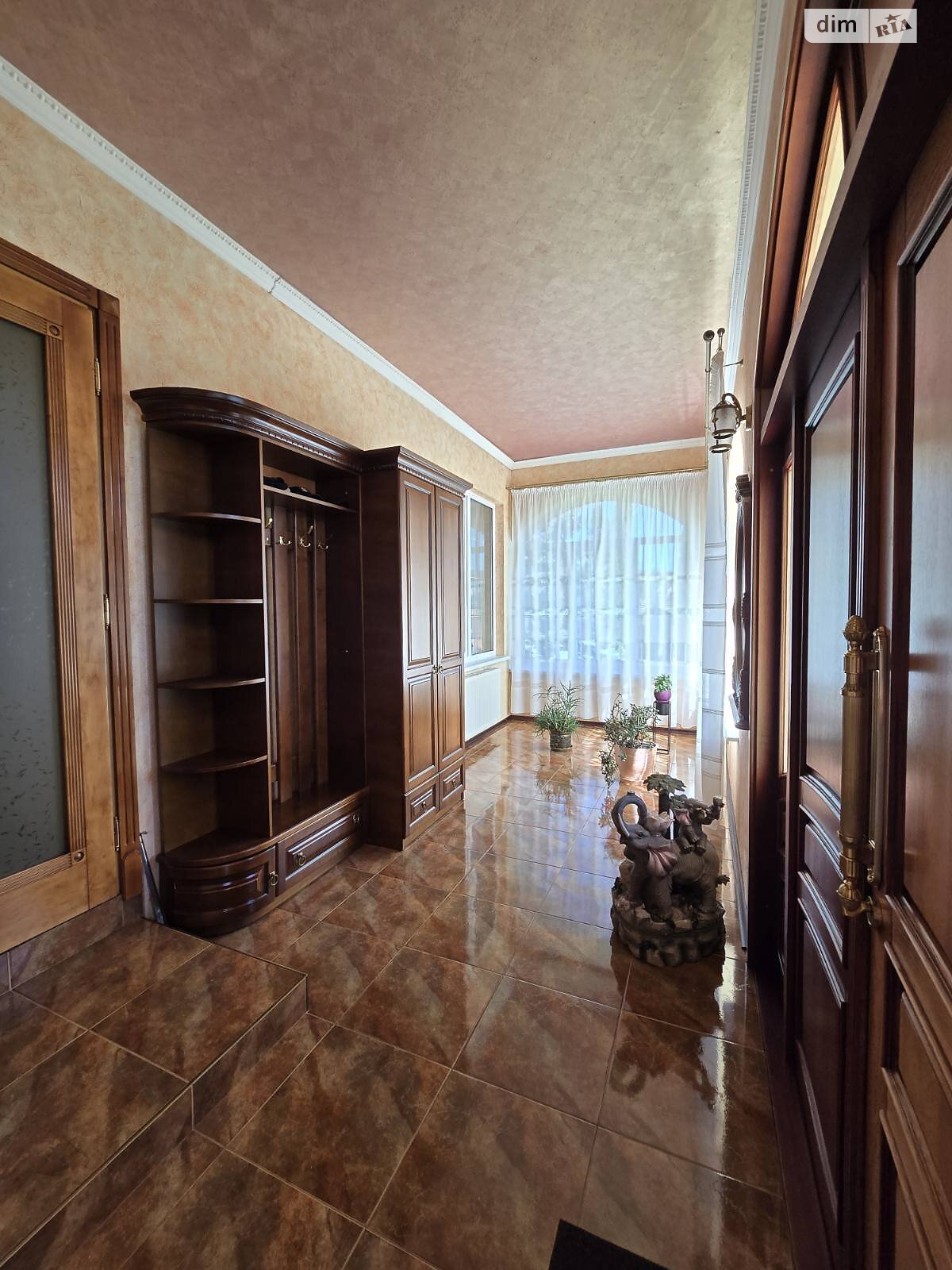 двоповерховий будинок з верандою, 352 кв. м, кирпич. Продаж у Карачиновому фото 1 двоповерховий будинок з верандою, 352 кв. м, кирпич. Продаж у Карачиновому фото 1
