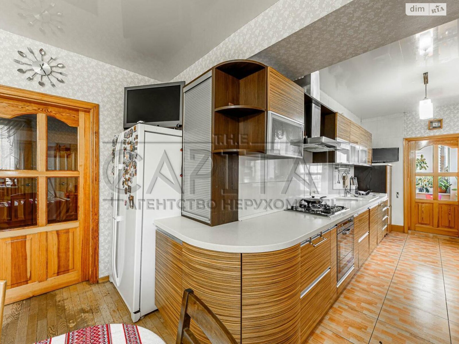 трехэтажный дом, 270 кв. м, кирпич. Продажа в Киеве фото 1 трехэтажный дом, 270 кв. м, кирпич. Продажа в Киеве фото 1
