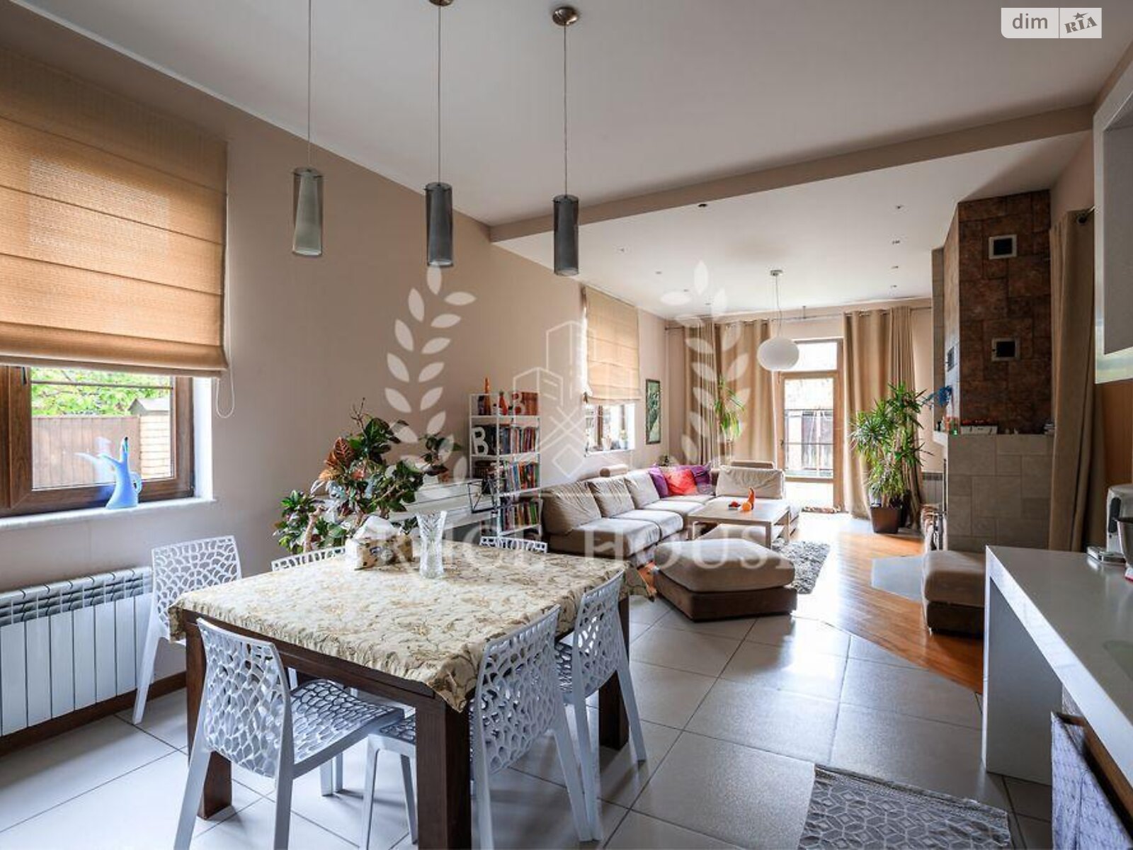 трехэтажный дом с гаражом, 330 кв. м, кирпич. Продажа в Киеве район Берковец фото 1