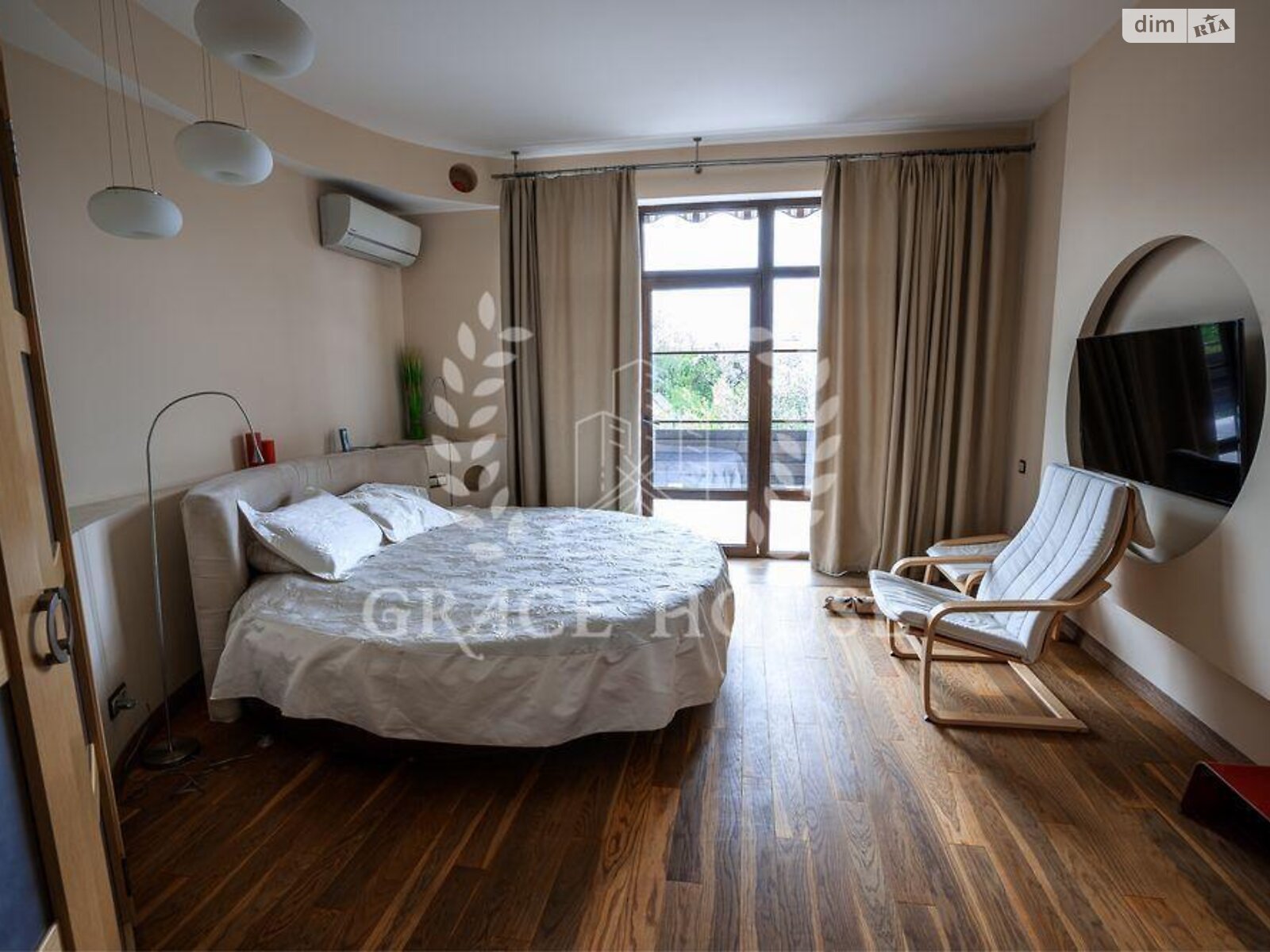 трехэтажный дом с гаражом, 330 кв. м, кирпич. Продажа в Киеве район Берковец фото 1