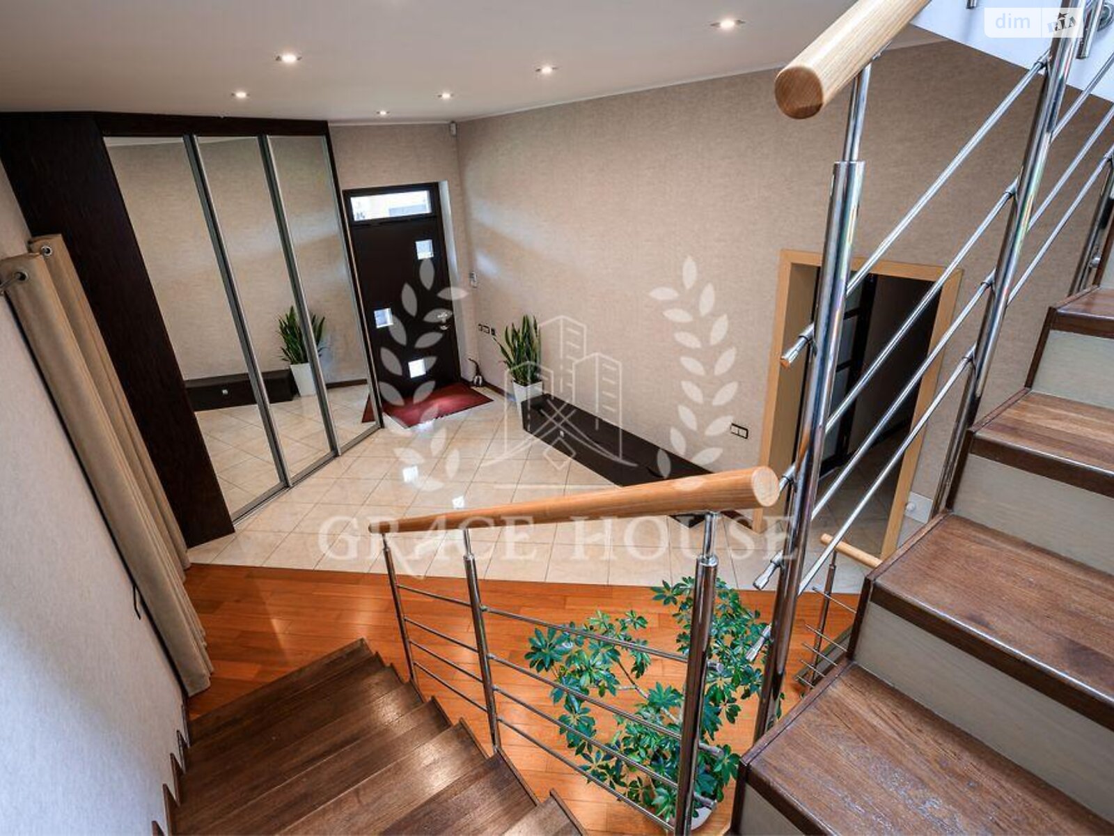 трехэтажный дом с гаражом, 330 кв. м, кирпич. Продажа в Киеве район Берковец фото 1
