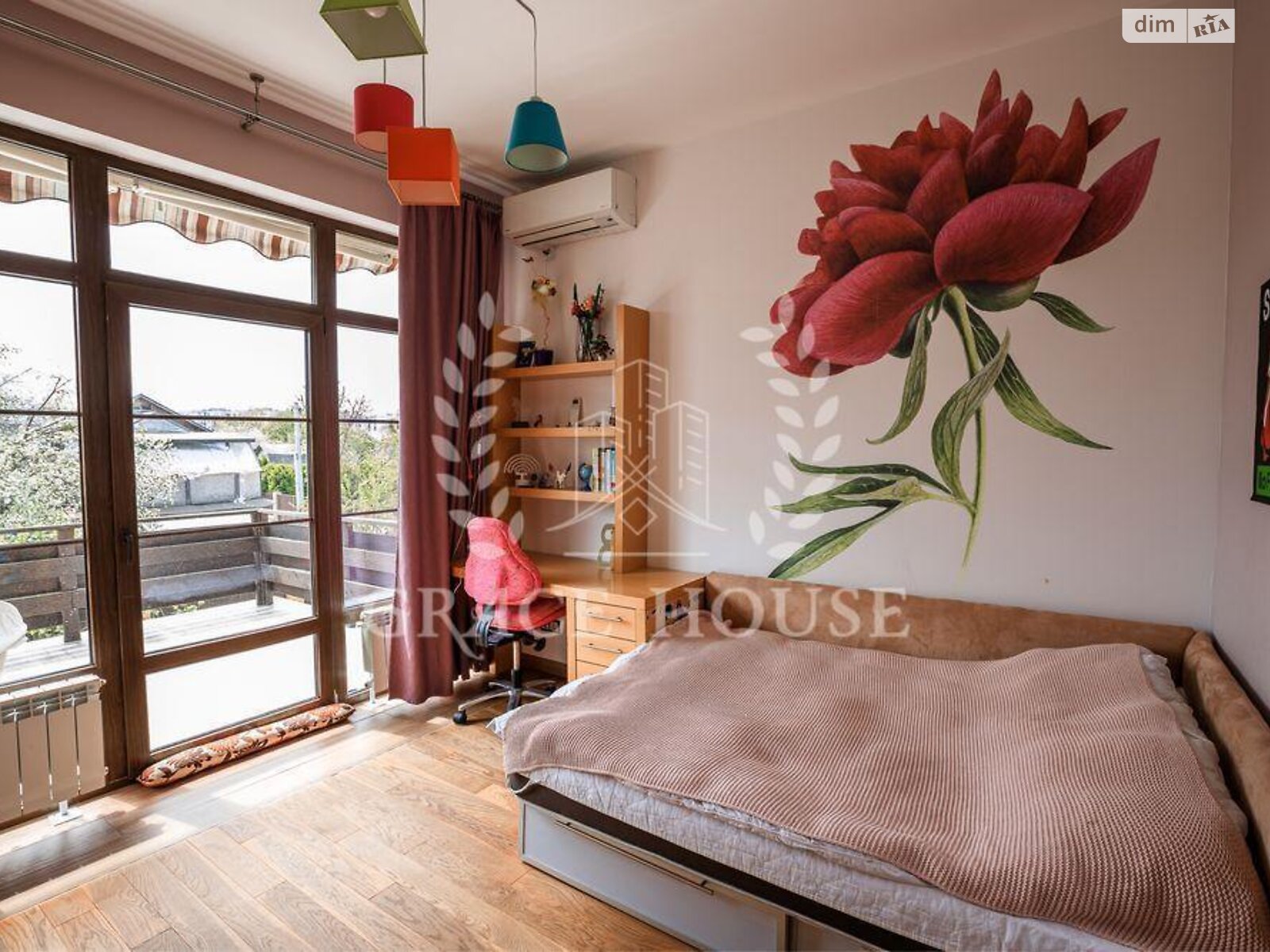 трехэтажный дом с гаражом, 330 кв. м, кирпич. Продажа в Киеве район Берковец фото 1