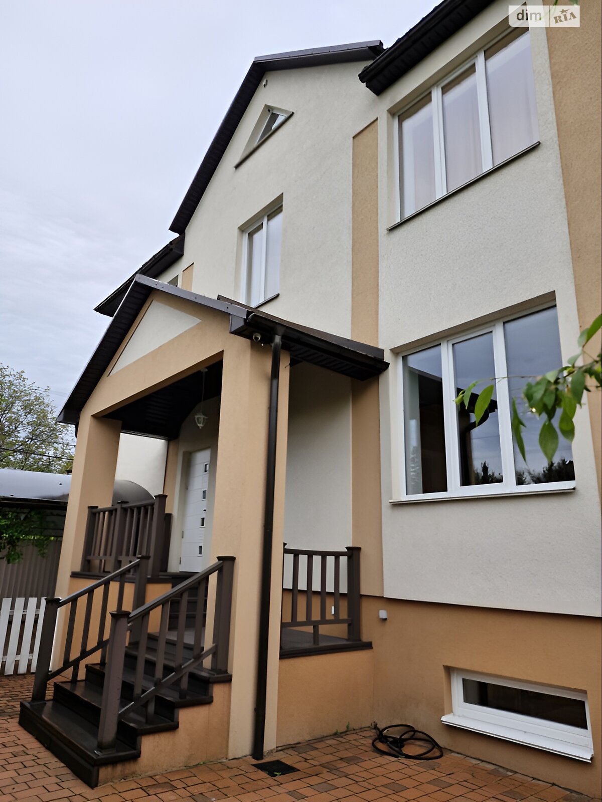 трехэтажный дом с верандой, 363 кв. м, кирпич. Продажа в Киеве район Берковец фото 1 трехэтажный дом с верандой, 363 кв. м, кирпич. Продажа в Киеве район Берковец фото 1