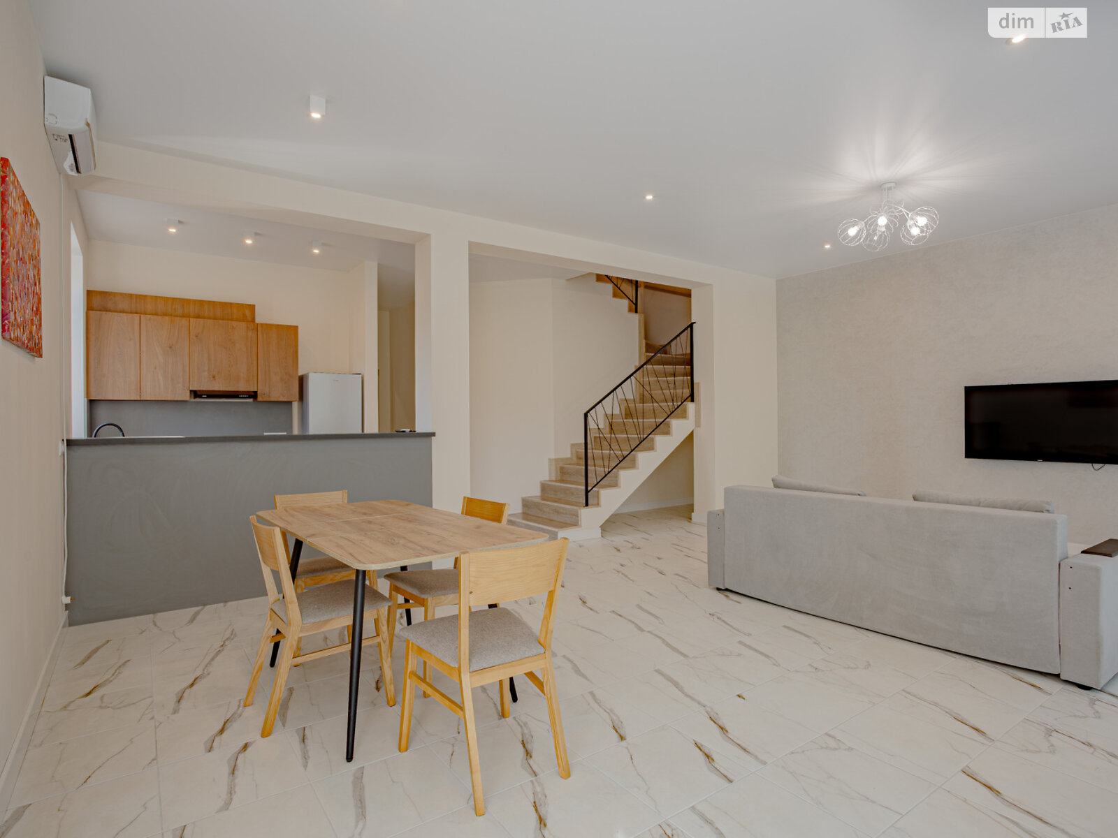 двоповерховий будинок з ремонтом, 166 кв. м, монолитно-каркасный. Продаж в Києві, район Биківня фото 1 двоповерховий будинок з ремонтом, 166 кв. м, монолитно-каркасный. Продаж в Києві, район Биківня фото 1