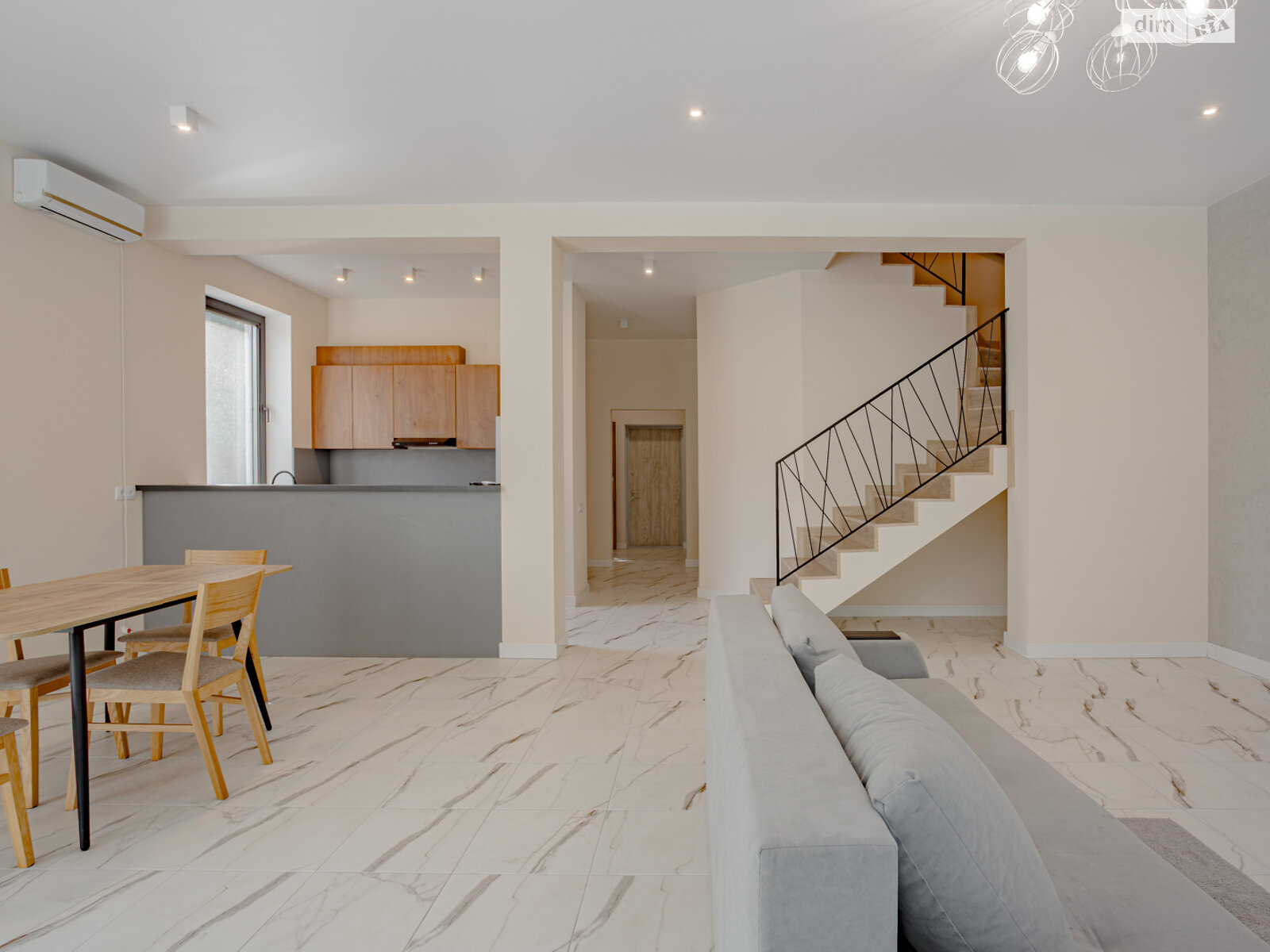 двоповерховий будинок з ремонтом, 166 кв. м, монолитно-каркасный. Продаж в Києві, район Биківня фото 1 двоповерховий будинок з ремонтом, 166 кв. м, монолитно-каркасный. Продаж в Києві, район Биківня фото 1