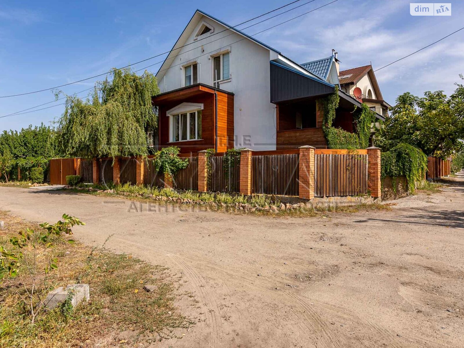 двухэтажный дом с верандой, 299.6 кв. м, кирпич. Продажа в Киеве район Дарницкий фото 1 двухэтажный дом с верандой, 299.6 кв. м, кирпич. Продажа в Киеве район Дарницкий фото 1