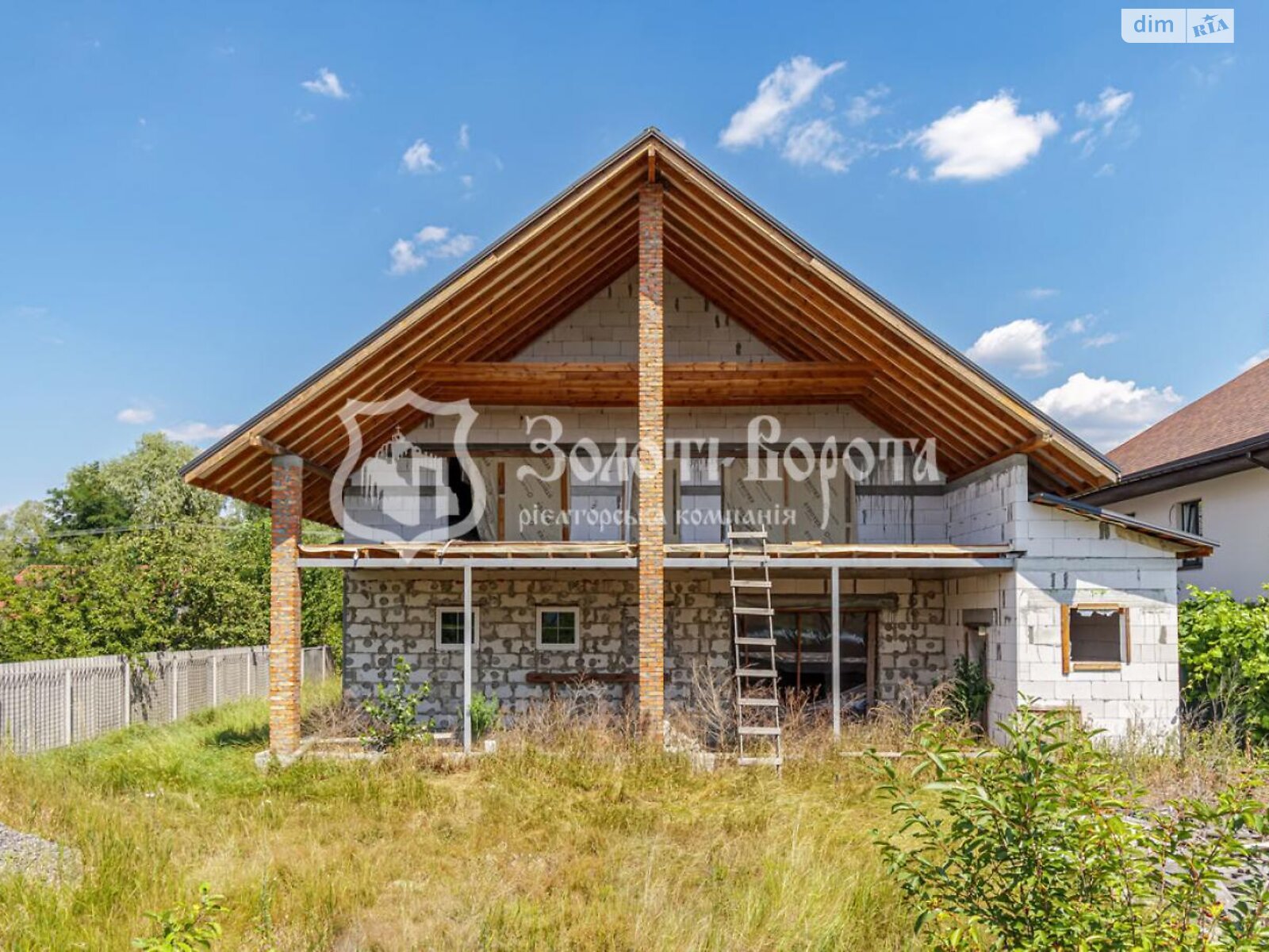 Isolated estate for private escapes